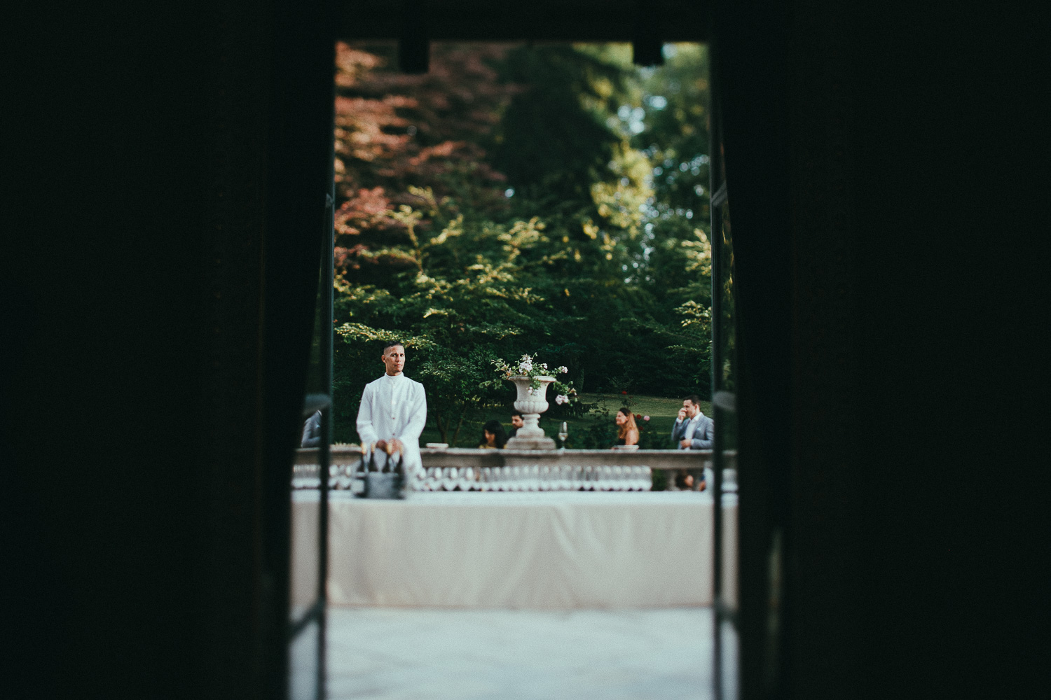 103-waiter.jpg