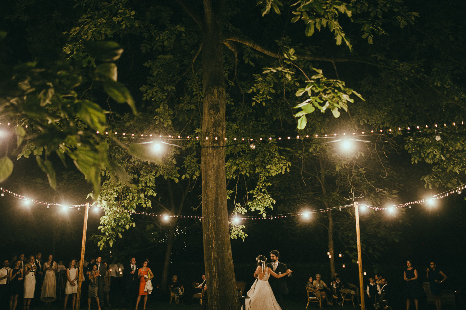 128-bride-and-groom-dancing.jpg