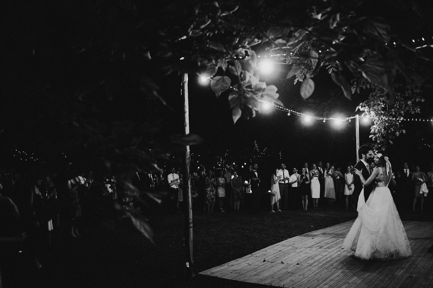 129-bride-and-groom-dancing.jpg