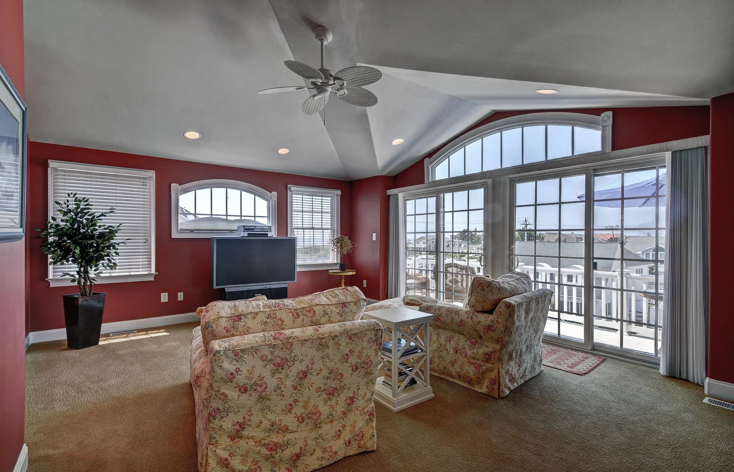 321 16th Street Brigantine NJ-large-021-21-Master Bedroom Sitting Room-1500x966-72dpi.jpg