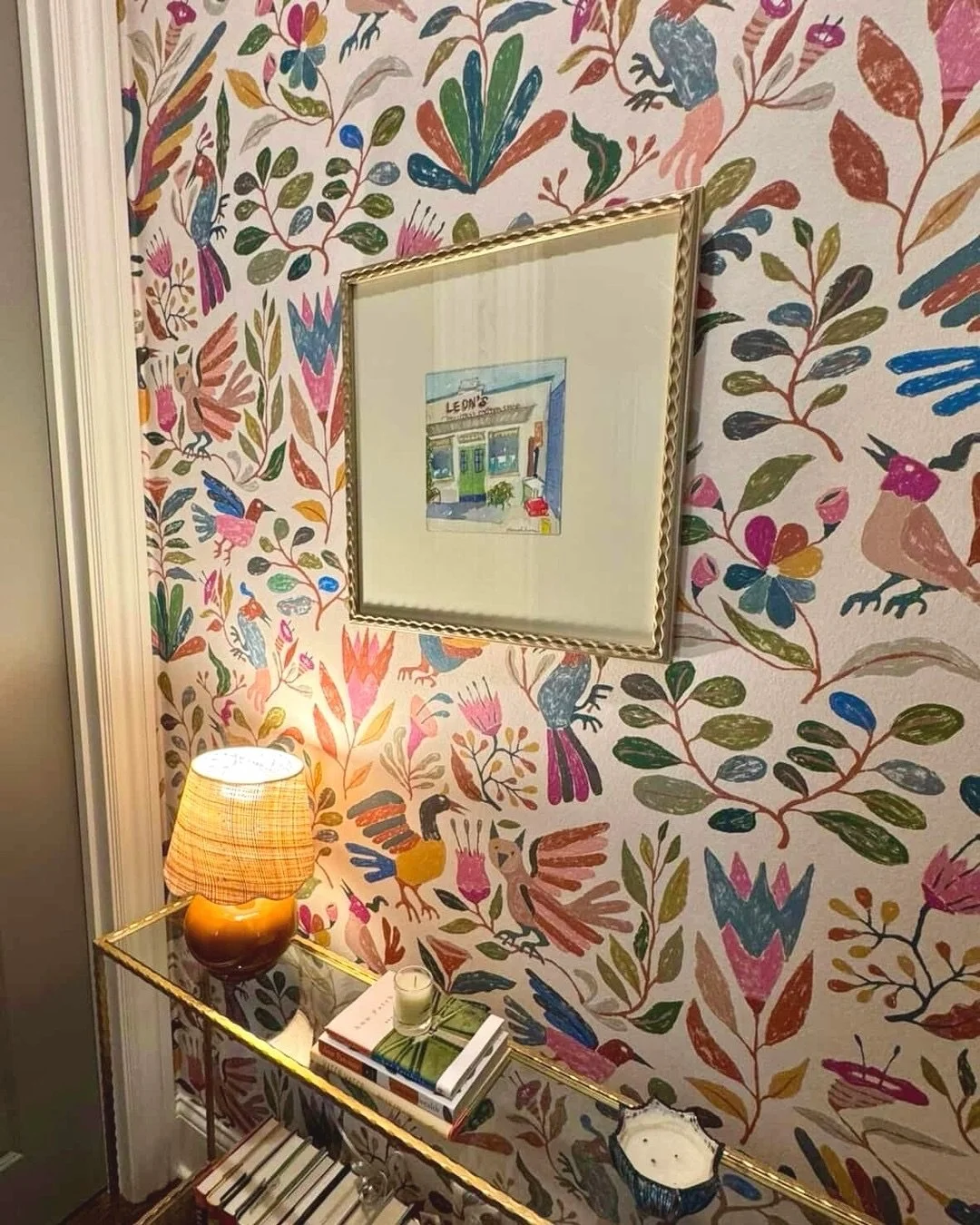 Framing is everything ✨ &hellip;and also completely personal.
⠀⠀⠀⠀⠀⠀⠀⠀⠀
I always encourage collectors to trust their gut and choose what they love &mdash; just like when choosing art itself. Some people lean clean and modern, others warm and vintage,