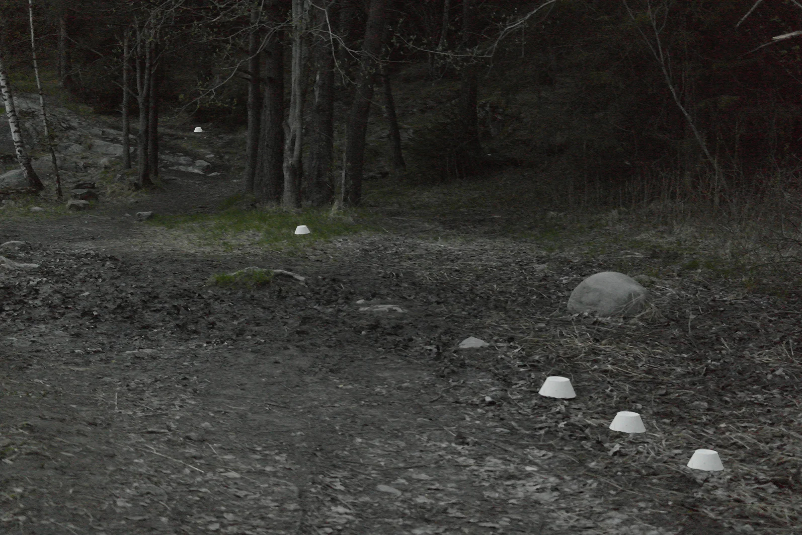 After a few moments the distance between the markers gets closer and indicates that there is something special there.
