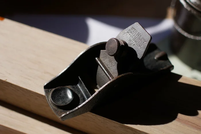 A miniature “finger” plane. There are not a lot of tools on my wants list anymore, but this was certainly one of them. Also some nice air dried Hickery harvested by Davey and seasoned for years. It appears to be very stable, which is an often overlooked factor in handle material. If I have my way with it, there will be an extensive blog post and video soon on handles and handle material, what matters and what doesn’t. Stability matters a lot and is often not considered or attended to.