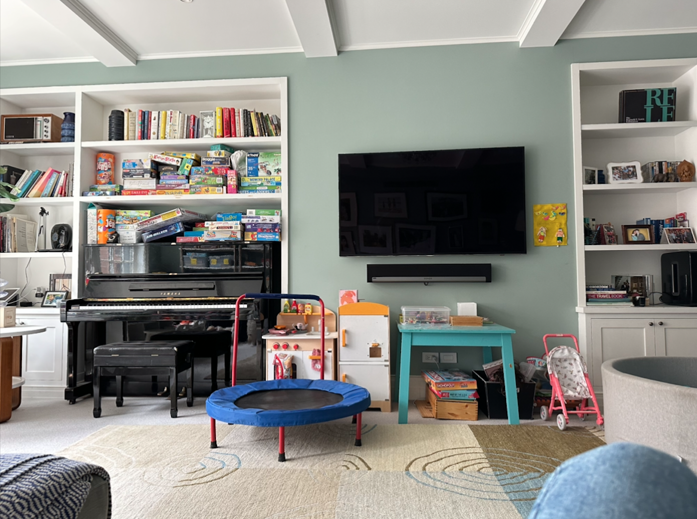 FAMILY ROOM - Before