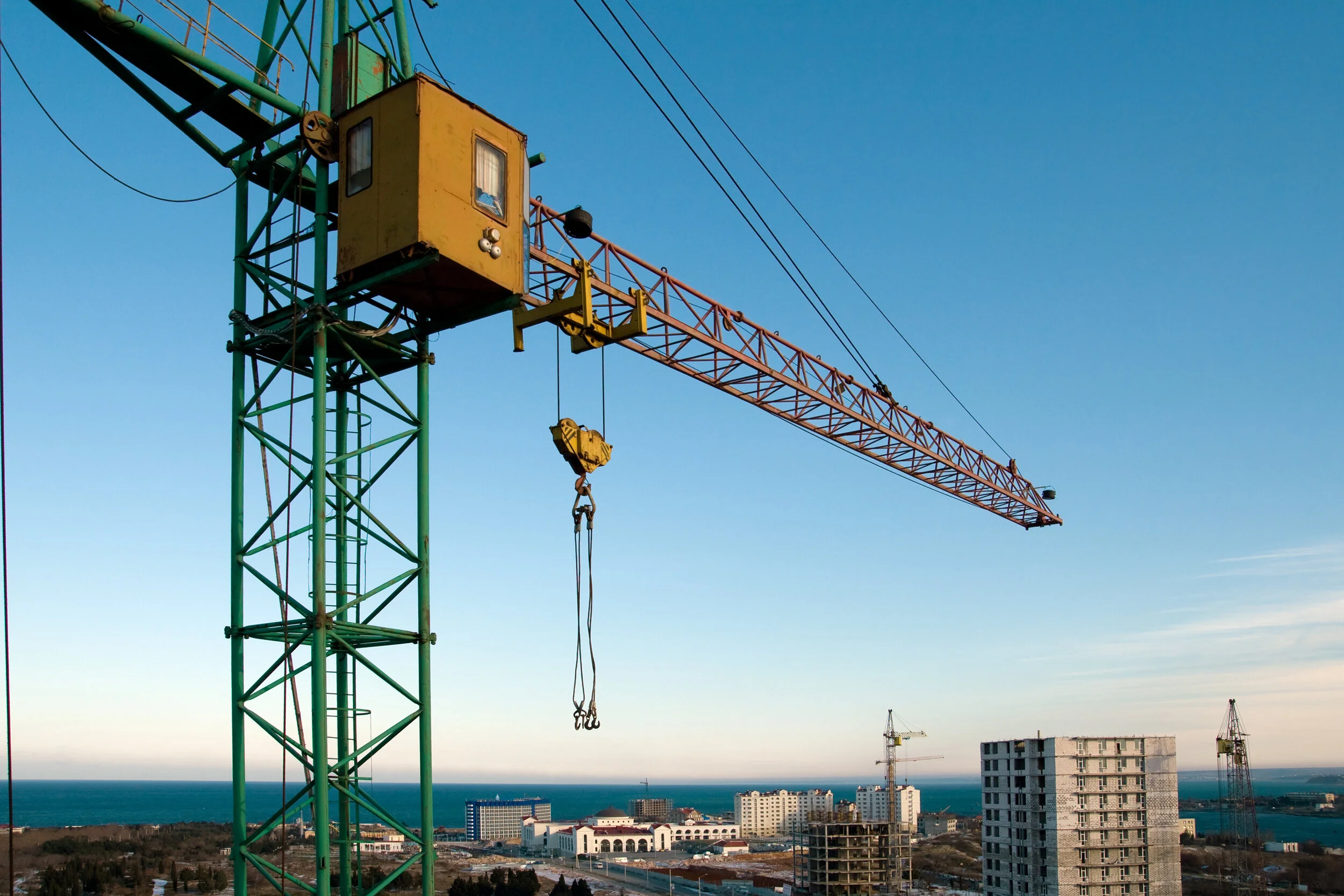 construction-crane-P9EMTD8.jpg