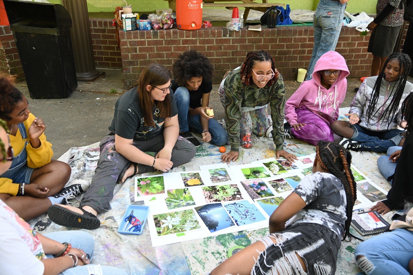 Creativity is in full bloom! Our imaginative MLK Club members are harnessing the beauty of nature to breathe life into Jefferson Park, turning it into a dazzling canvas of color and wonder! With their boundless creativity, our youth are crafting what