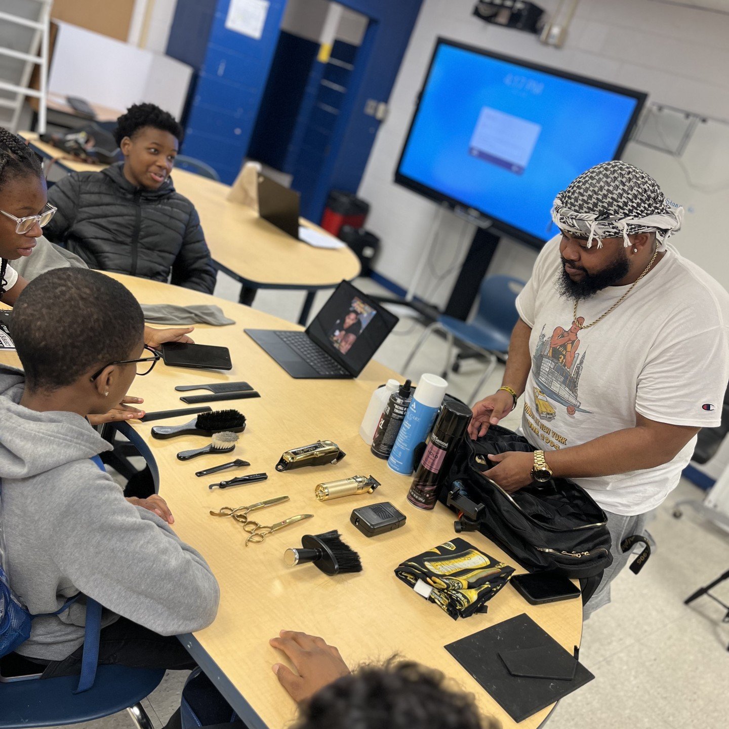 Cutting-edge learning! In addition to hands-on skills, Sean from Shizzy Cuts @shizzy_cutz talked to Petersburg Club members about how barbering incorporates mentoring, relationship-building, customer service skills, math and technology! #relationship