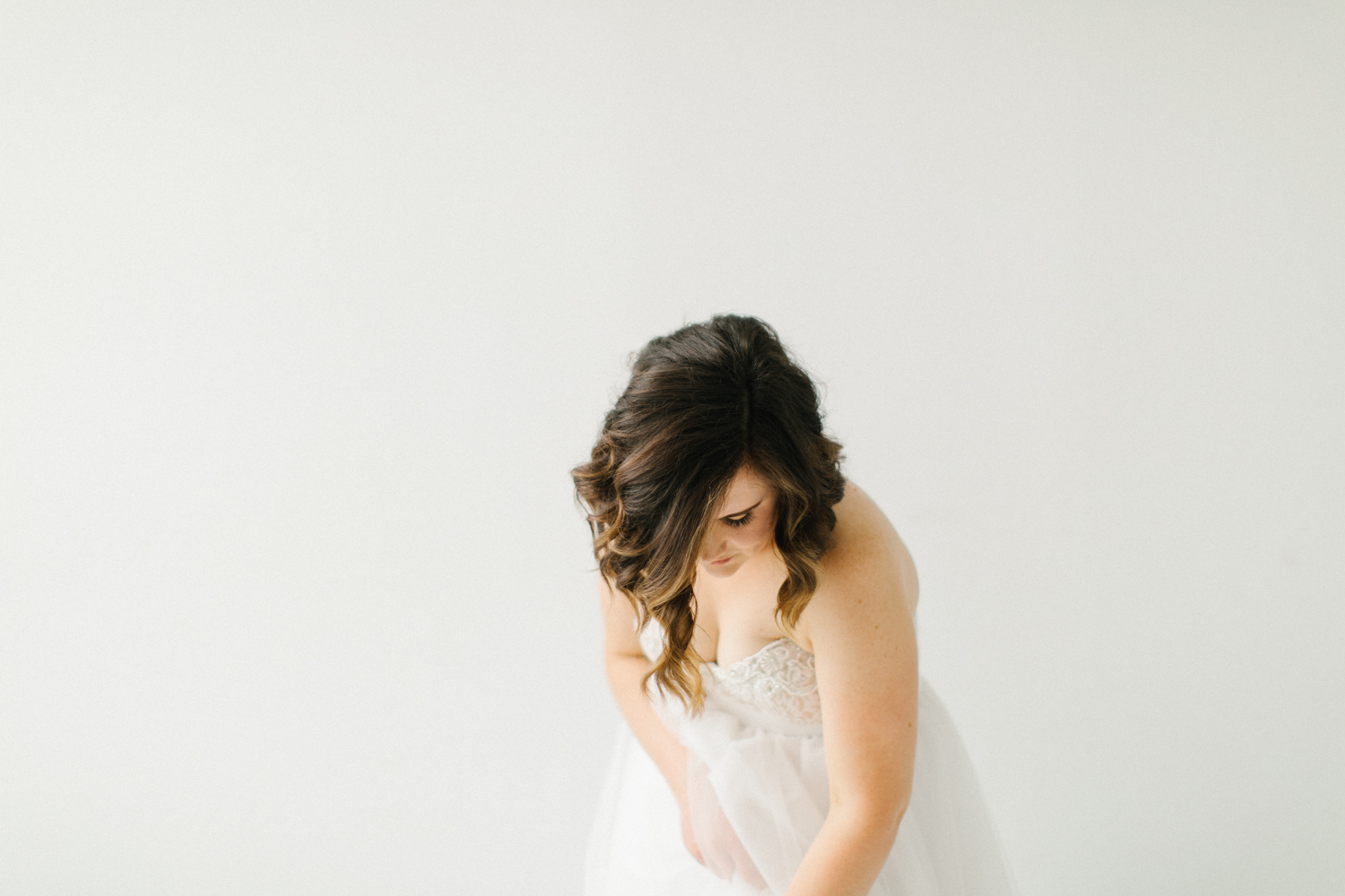 Seattle Fine Art Wedding Photographer | Seattle Downtown White Studio Bridal Session | Stunning Wedding Bouquet | Seattle Bride | Seattle Wedding | Photography Studio Space | Emma Rose Company Wedding Photography-12.jpg