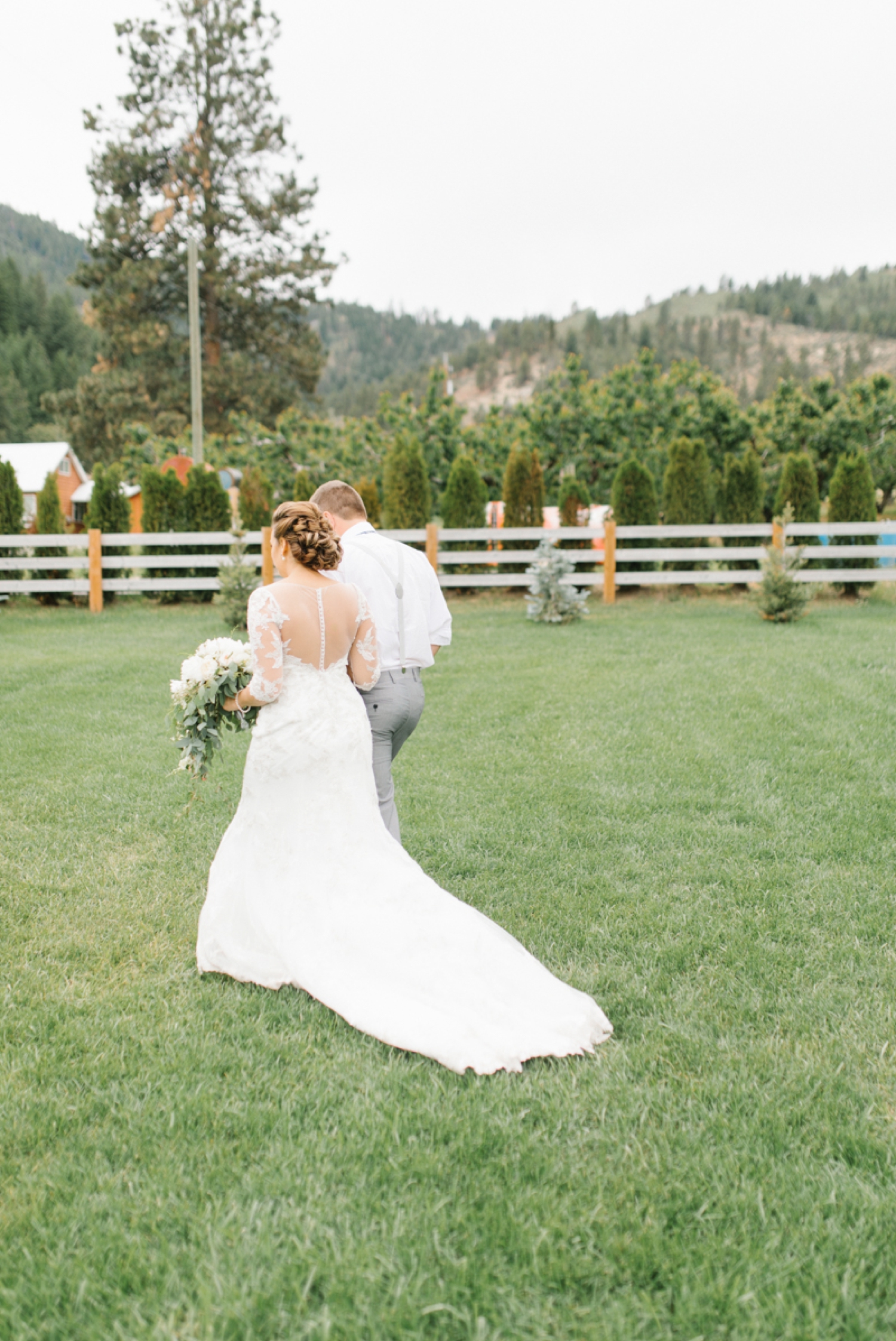 Wenatchee Wedding Photographer | Hampton Hideaway | Summer Rustic Wedding Eastern Washington | Emma Rose Company | Pastel Wedding Inspiration | Lace Wedding | Pacific Northwest Wedding 34.jpg