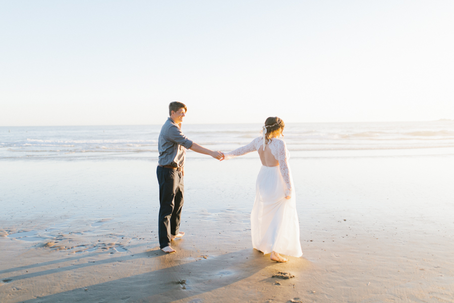 Oceanside Oregon Beach Wedding | Sunset Portraits by the Ocean | Oregon Bride | Oregon Wedding Photography | Wedding on the Beach | Bride and Groom Beach Portraits-12.jpg