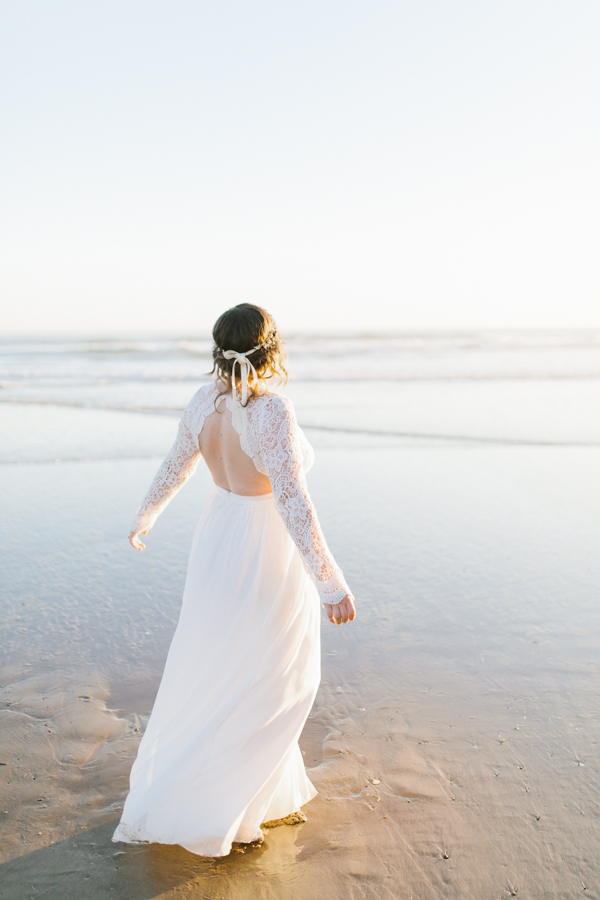 Oceanside Oregon Beach Wedding | Sunset Portraits by the Ocean | Oregon Bride | Oregon Wedding Photography | Wedding on the Beach | Bride and Groom Beach Portraits-15.jpg