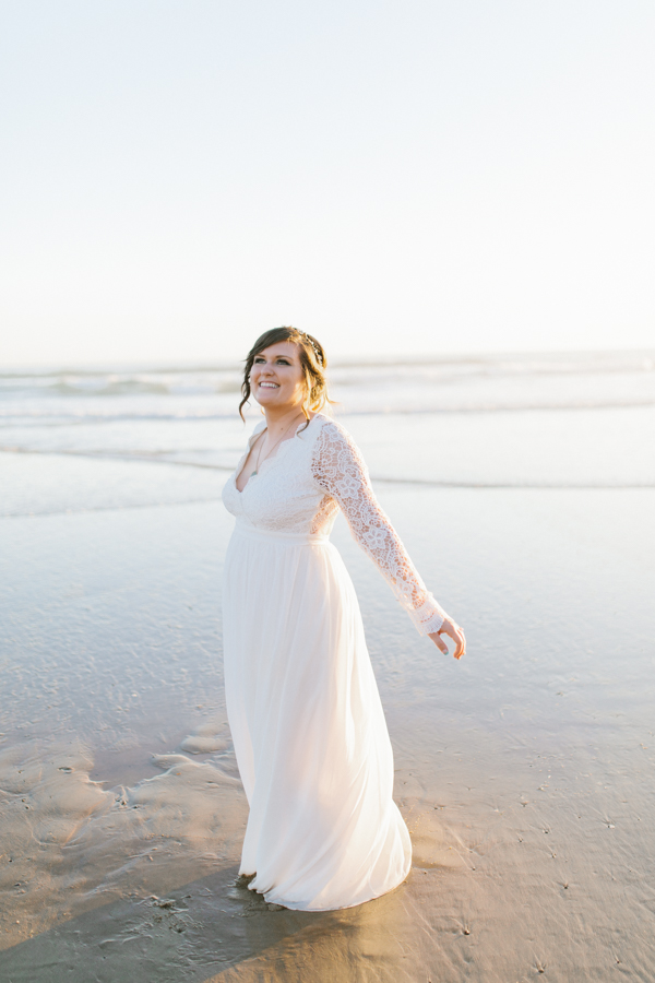 Oceanside Oregon Beach Wedding | Sunset Portraits by the Ocean | Oregon Bride | Oregon Wedding Photography | Wedding on the Beach | Bride and Groom Beach Portraits-16.jpg