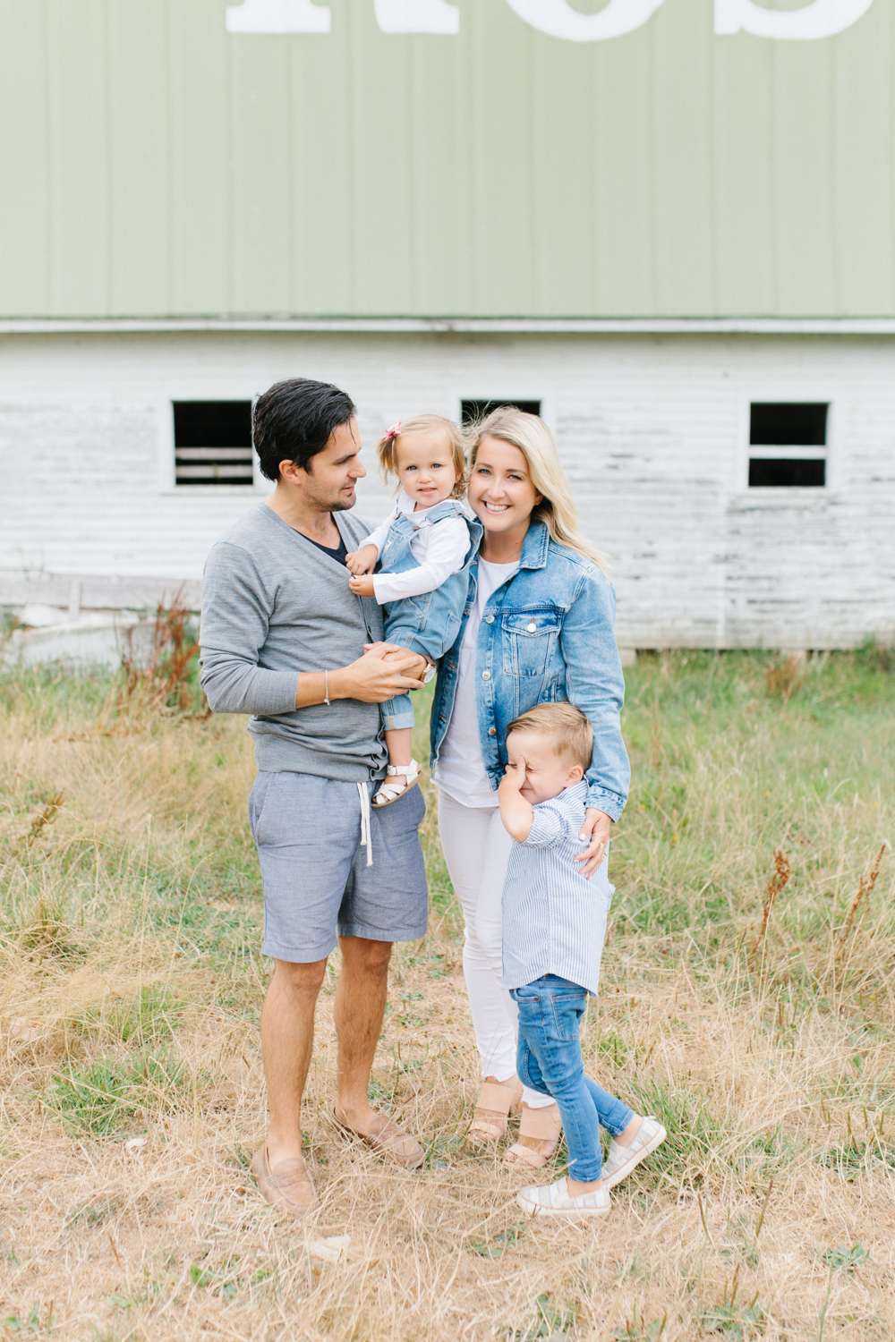 Rose Ranch Family Photo Session | Monika Hibbs Family Session in South Bend, Washington | What to Wear for Family Pictures | Pacific Northwest Family Session with Emma Rose Company-15.jpg
