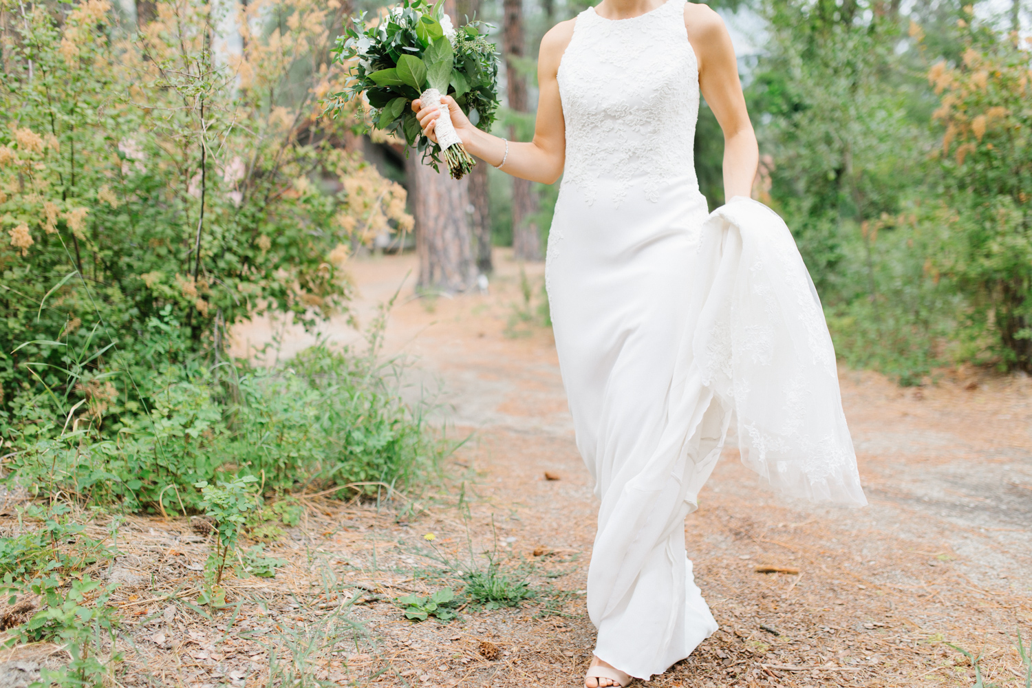 Grey and White Wedding in the Mountains of Leavenworth, Washington | Sleeping Lady | Classic and Timeless Wedding | VSCO | Bridal Portraits Wedding Day.jpg-2025.jpg