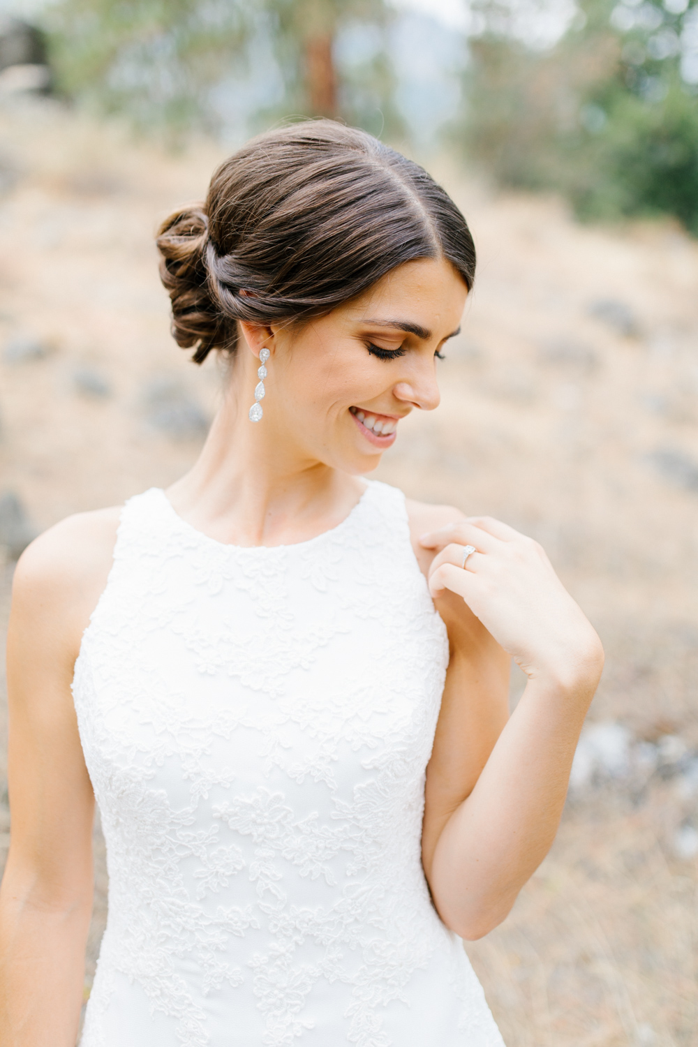 Grey and White Wedding in the Mountains of Leavenworth, Washington | Sleeping Lady | Classic and Timeless Wedding | VSCO | Bridal Portraits Wedding Day.jpg-2143.jpg