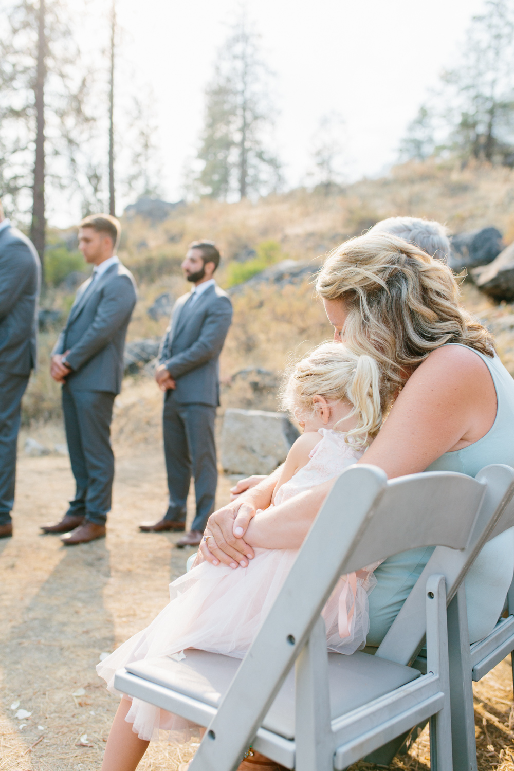 Grey and White Wedding in the Mountains of Leavenworth, Washington | Sleeping Lady | Classic and Timeless Wedding | VSCO | Leavenworth Wedding Ceremony at Sleeping Lady.jpg-1128.jpg