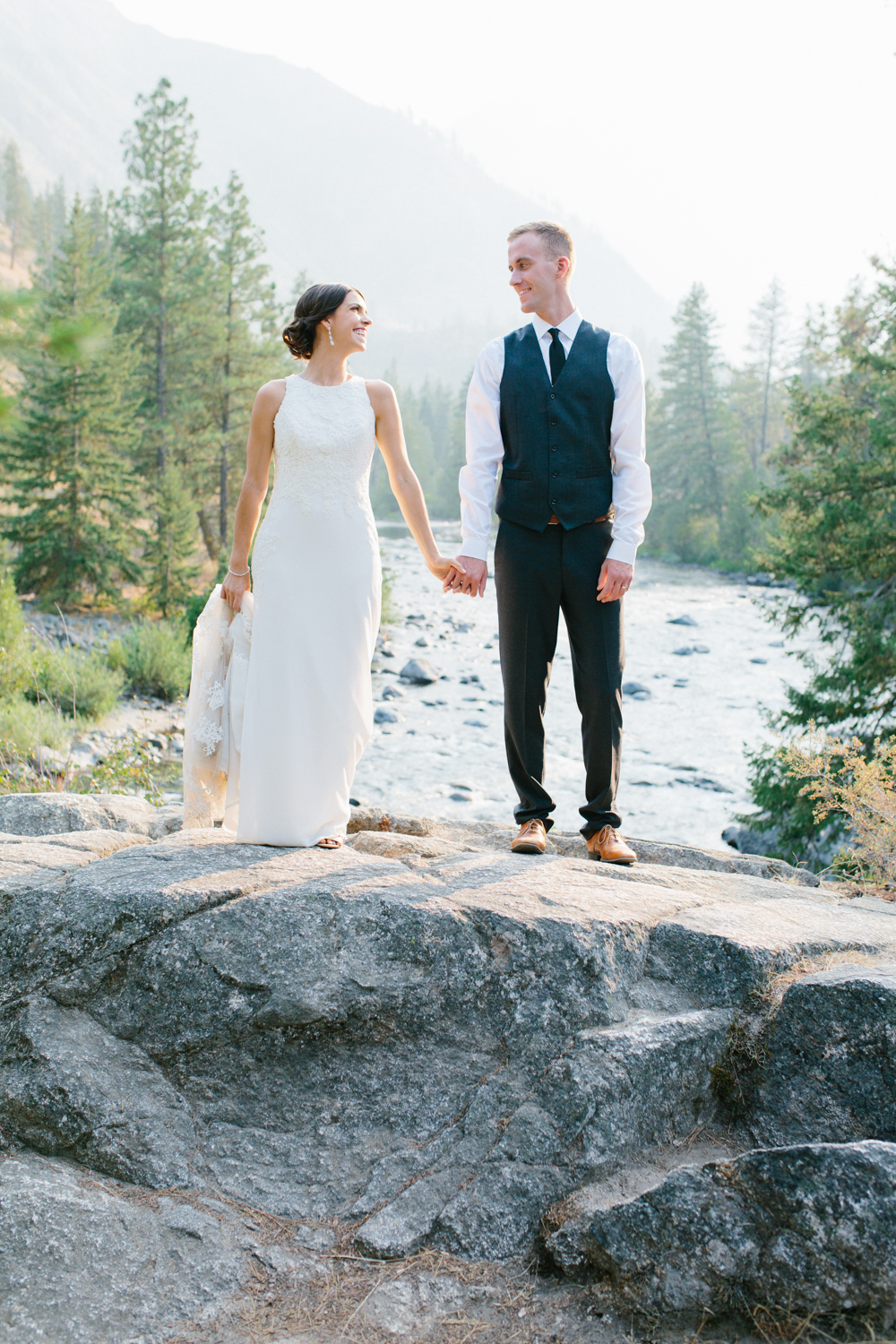 Grey and White Wedding in the Mountains of Leavenworth, Washington | Sleeping Lady | Classic and Timeless Wedding | VSCO | Stunning Mountain Top Bride and Groom Portraits on the Icicle River.jpg-1420.jpg