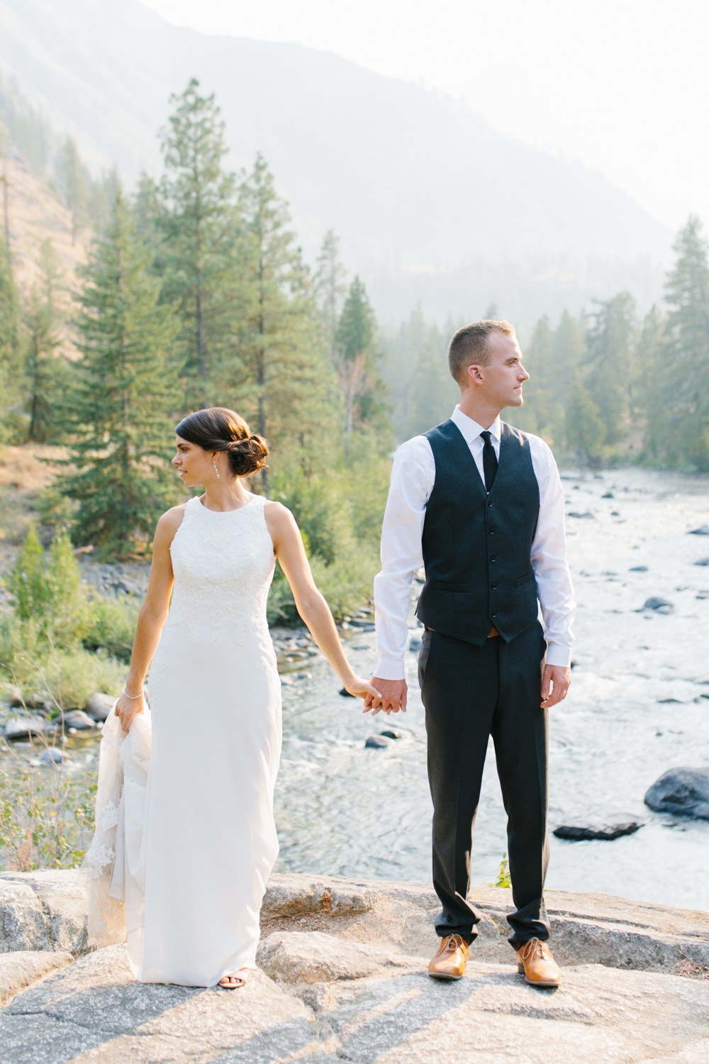 Grey and White Wedding in the Mountains of Leavenworth, Washington | Sleeping Lady | Classic and Timeless Wedding | VSCO | Stunning Mountain Top Bride and Groom Portraits on the Icicle River.jpg-3375.jpg