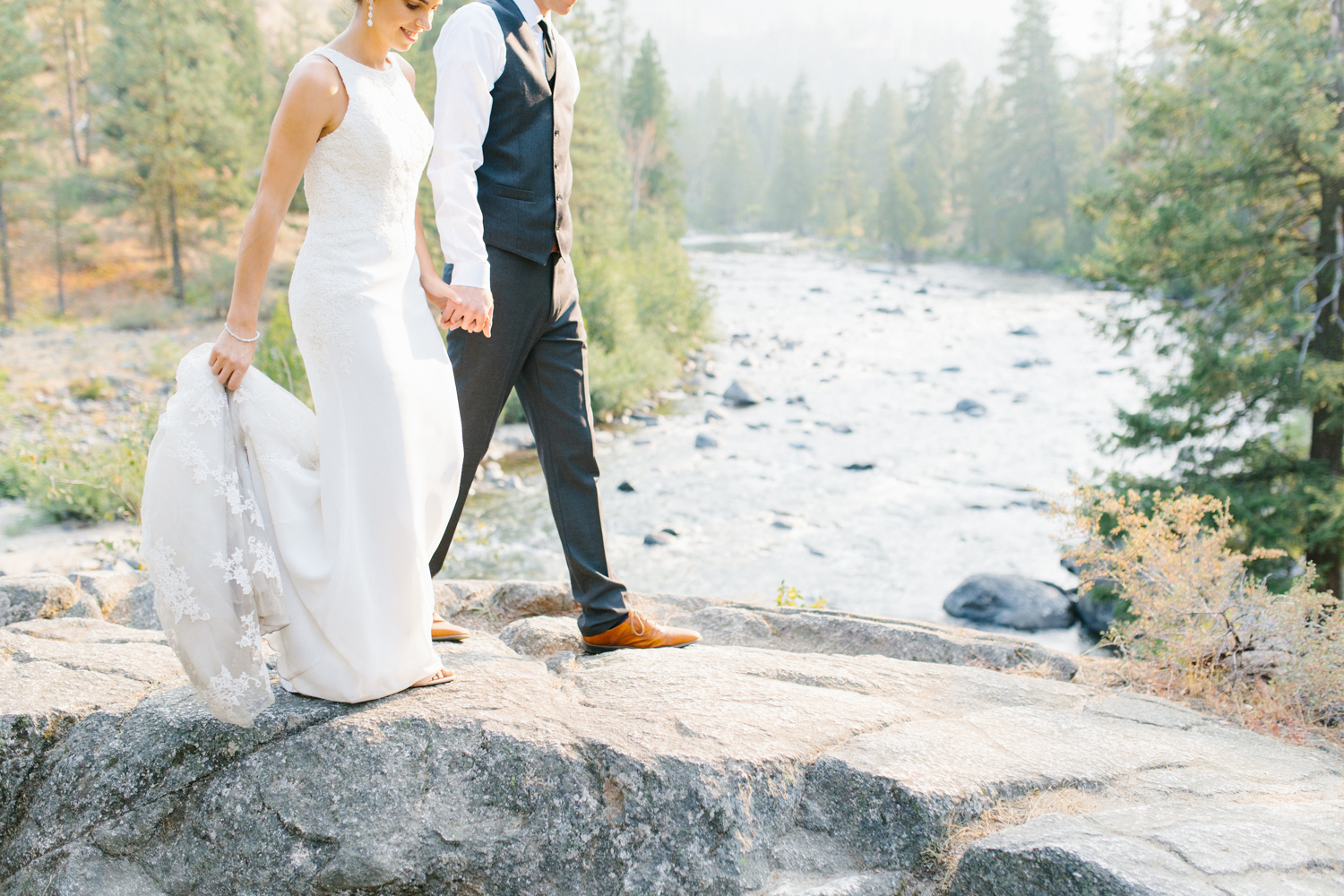 Grey and White Wedding in the Mountains of Leavenworth, Washington | Sleeping Lady | Classic and Timeless Wedding | VSCO | Emma Rose Company.jpg-1.jpg