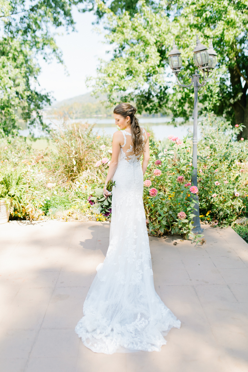 Southern Wedding | Tennessee River Place Wedding Chattanooga TN | Emma Rose Company | Wedding in the South | Gorgeous Bridal Portraits | VSCO | Southern Bride-9.jpg