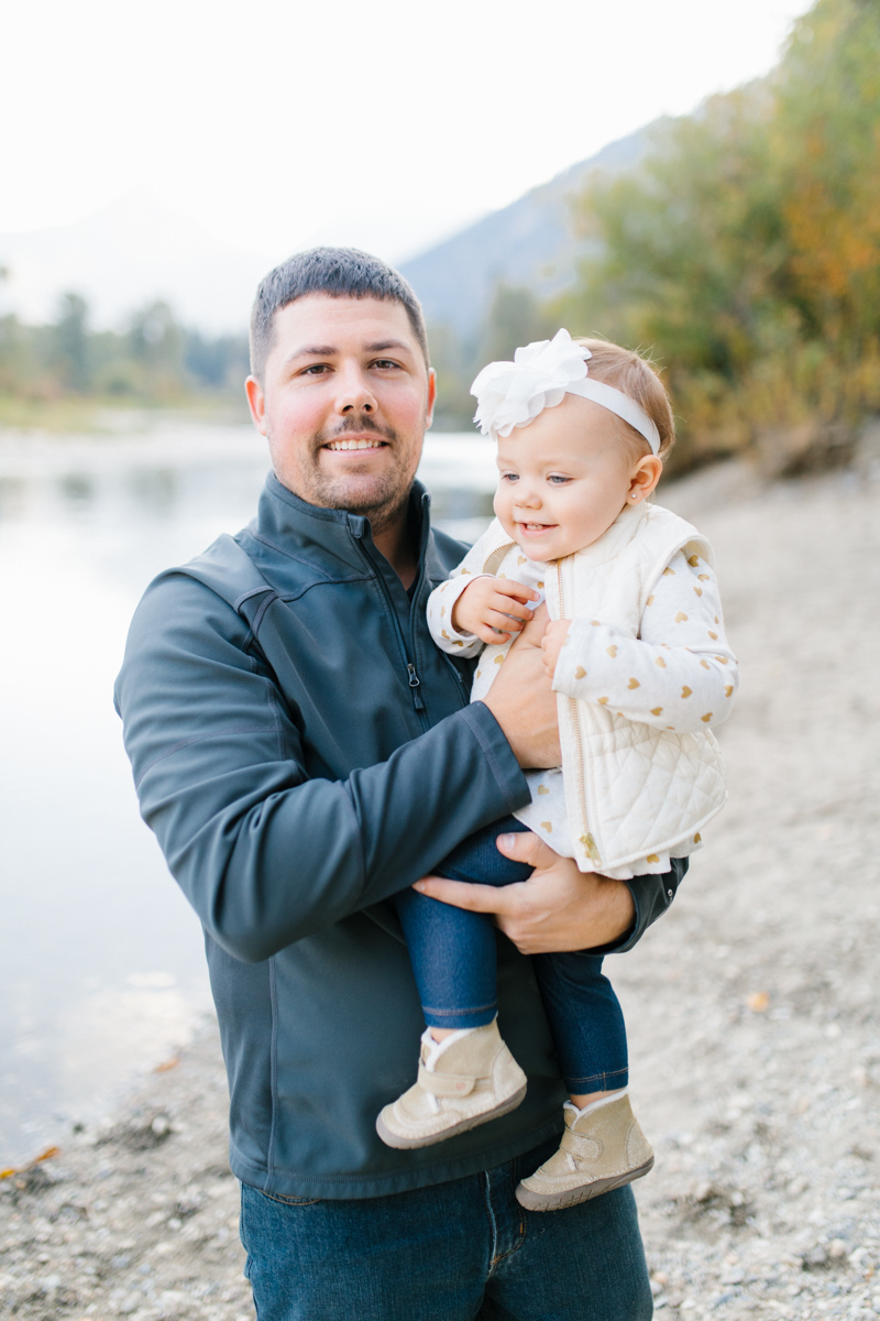 A Beautiful Fall Family Photo Session | What to Wear to Fall Photos | Leavenworth Washington Family Photographer | Emma Rose Company | Gorgeous Sunset Fall Family Portrait Session | Enchantment Park Leavenworth, Washington-5.jpg