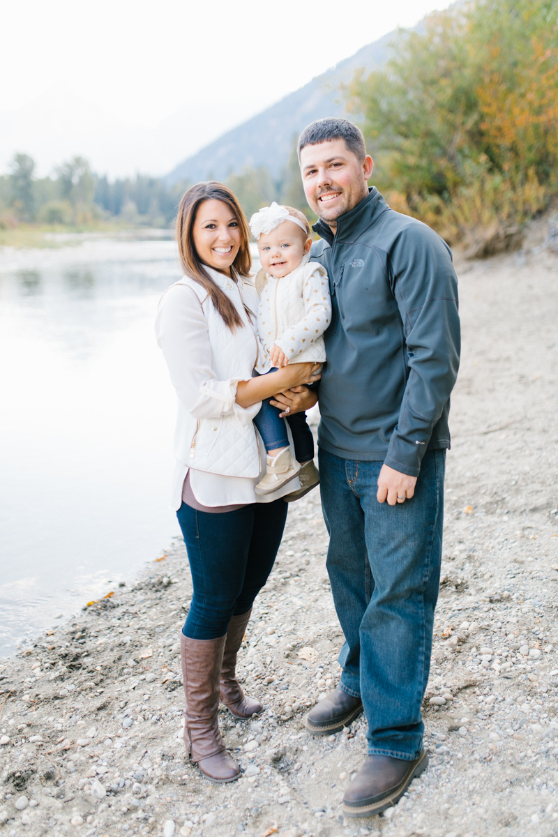 A Beautiful Fall Family Photo Session | What to Wear to Fall Photos | Leavenworth Washington Family Photographer | Emma Rose Company | Gorgeous Sunset Fall Family Portrait Session | Enchantment Park Leavenworth, Washington-10.jpg