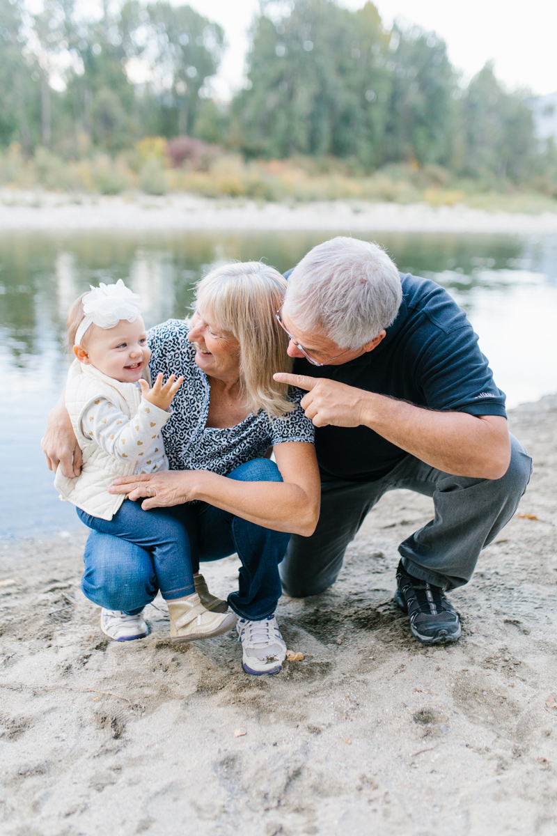 A Beautiful Fall Family Photo Session | What to Wear to Fall Photos | Leavenworth Washington Family Photographer | Emma Rose Company | Gorgeous Sunset Fall Family Portrait Session | Enchantment Park Leavenworth, Washington-36.jpg