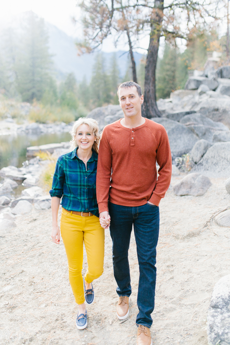 Romantic and Colorful Fall Engagement Session | Sleeping Lady Mountain Resort Leavenworth Wedding | Fall Session | What To Wear To Engagement Session | VSCO | Mountain Pictures