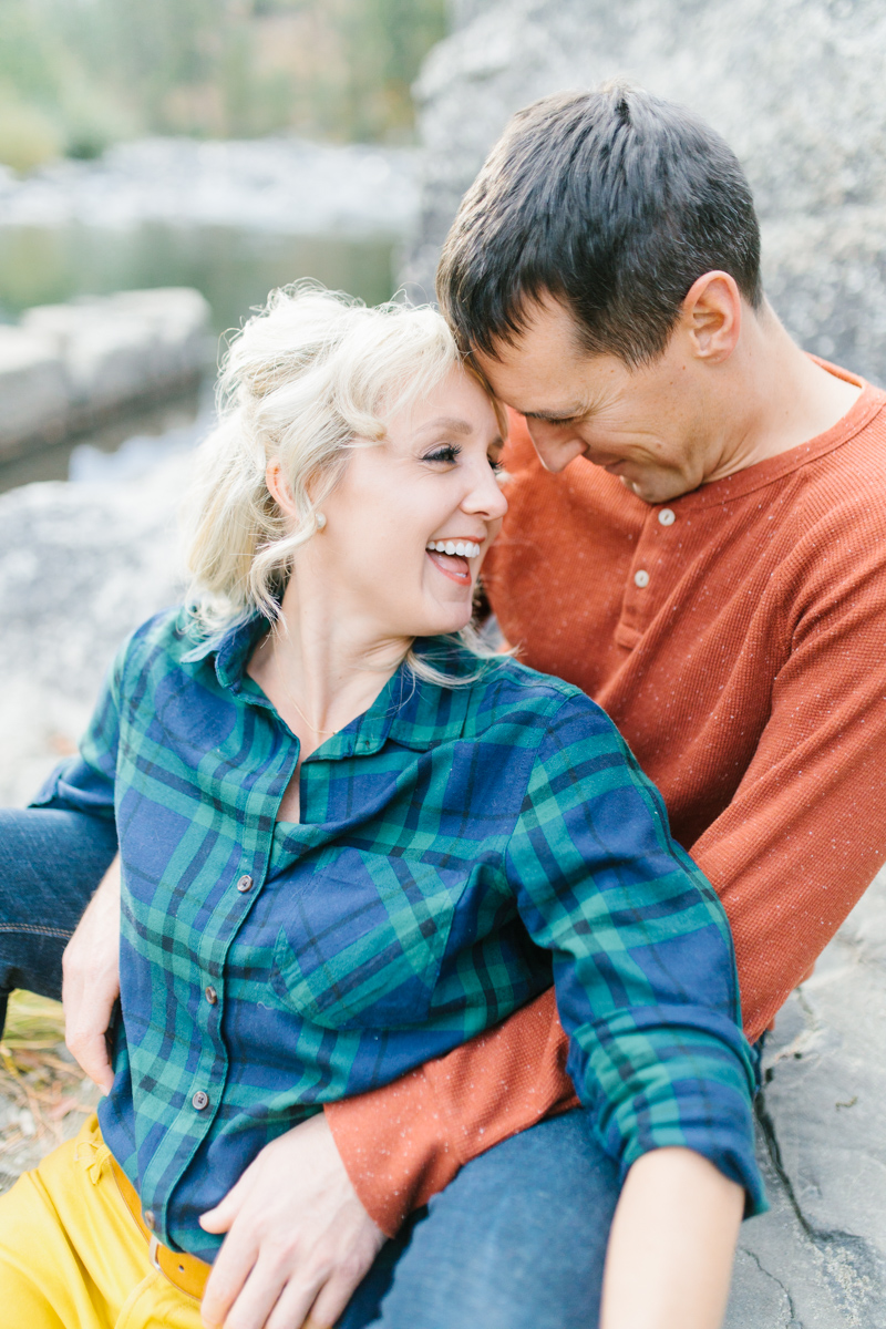 Romantic and Colorful Fall Engagement Session | Sleeping Lady Mountain Resort Leavenworth Wedding | Fall Session | What To Wear To Engagement Session | VSCO | Mountain Pictures