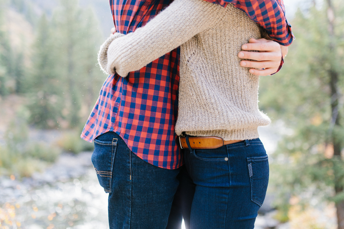 Romantic and Colorful Fall Engagement Session | Sleeping Lady Mountain Resort Leavenworth Wedding | Fall Session | What To Wear To Engagement Session | VSCO | Mountain Pictures