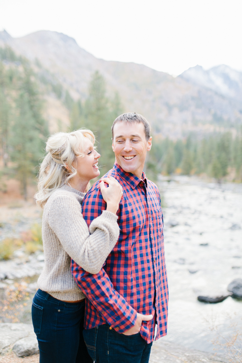 Romantic and Colorful Fall Engagement Session | Sleeping Lady Mountain Resort Leavenworth Wedding | Fall Session | What To Wear To Engagement Session | VSCO | Mountain Pictures