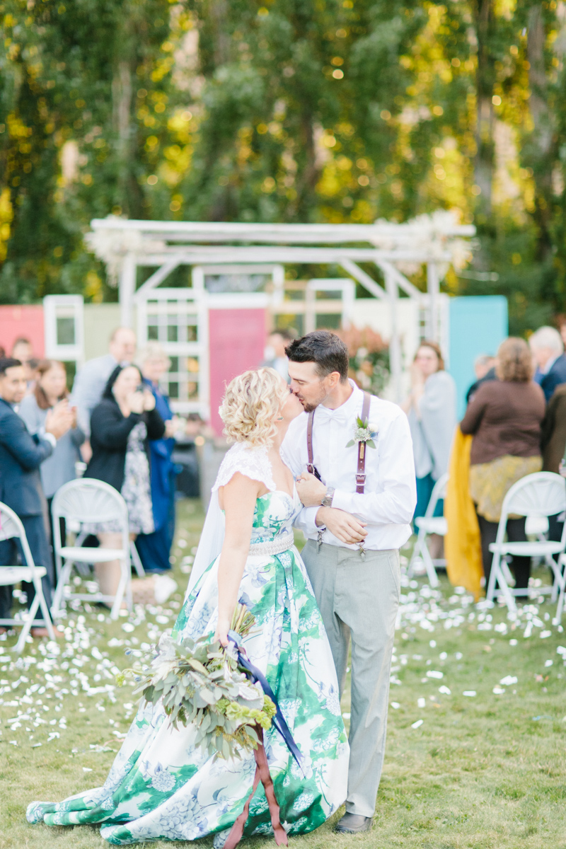 Stunning Fall Washington Wedding | PNW Wedding | Seattle Wedding Photographer Light and Airy | VSCO | Emma Rose Company Photography | Hydrangea Wedding Dress | Wedding Details | Non Traditional Wedding Gown-65.jpg