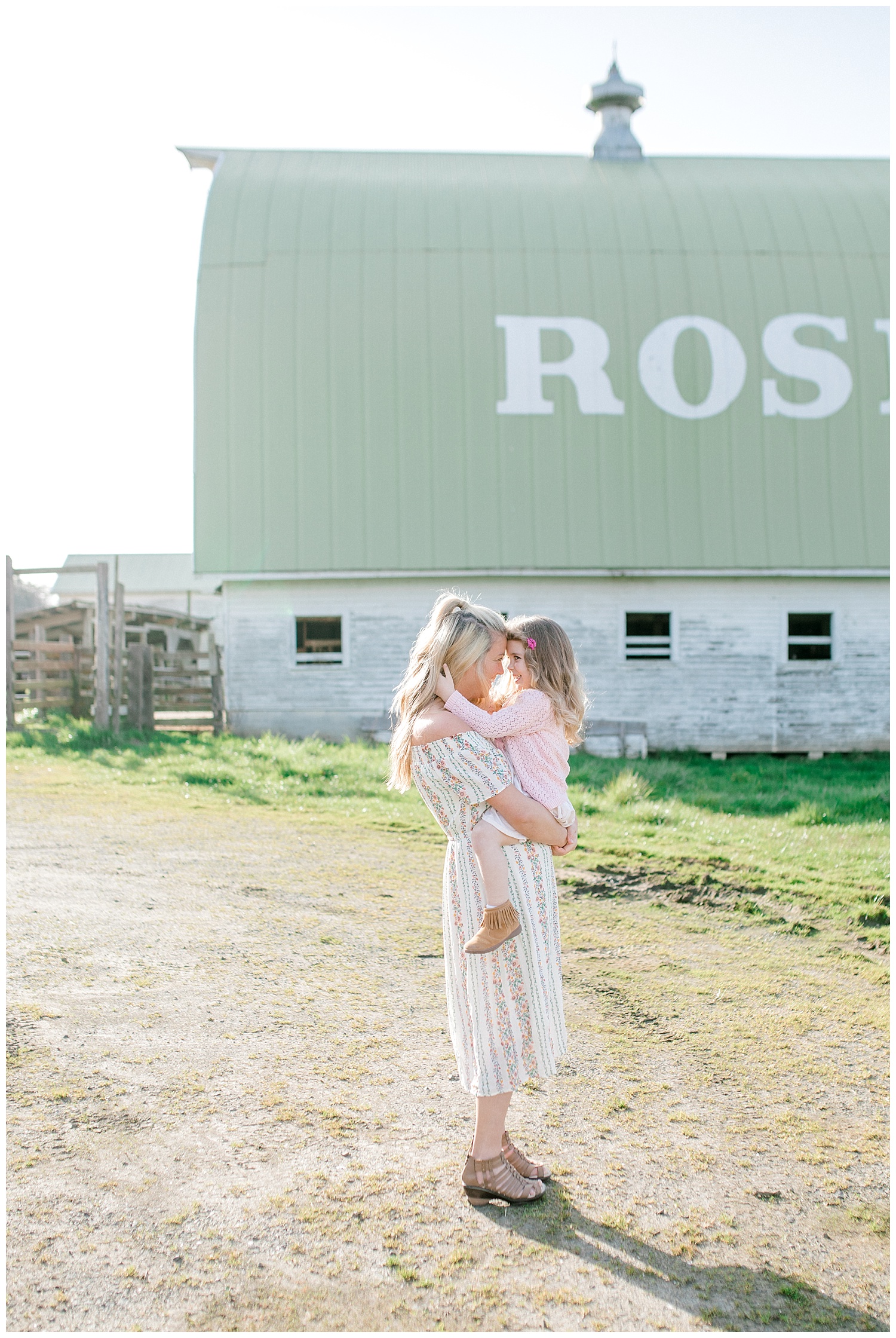 Emma Rose Company Seattle and Portland Wedding and Portrait Photographer | What to Wear for Family Pictures