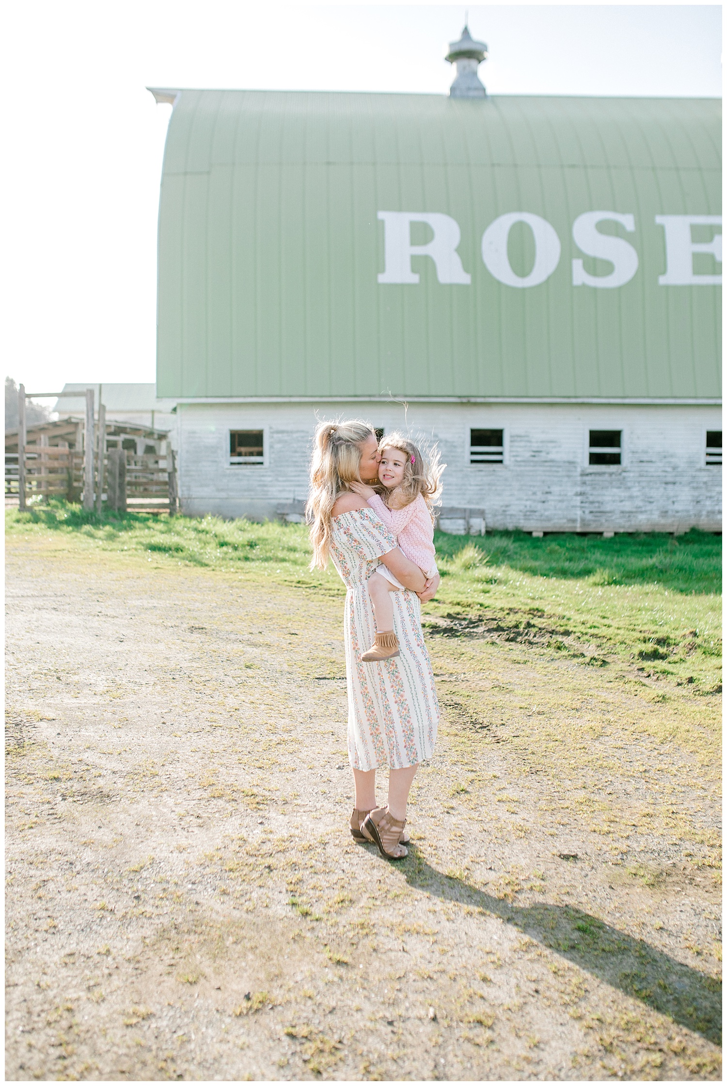 Emma Rose Company Seattle and Portland Wedding and Portrait Photographer | What to Wear for Family Pictures