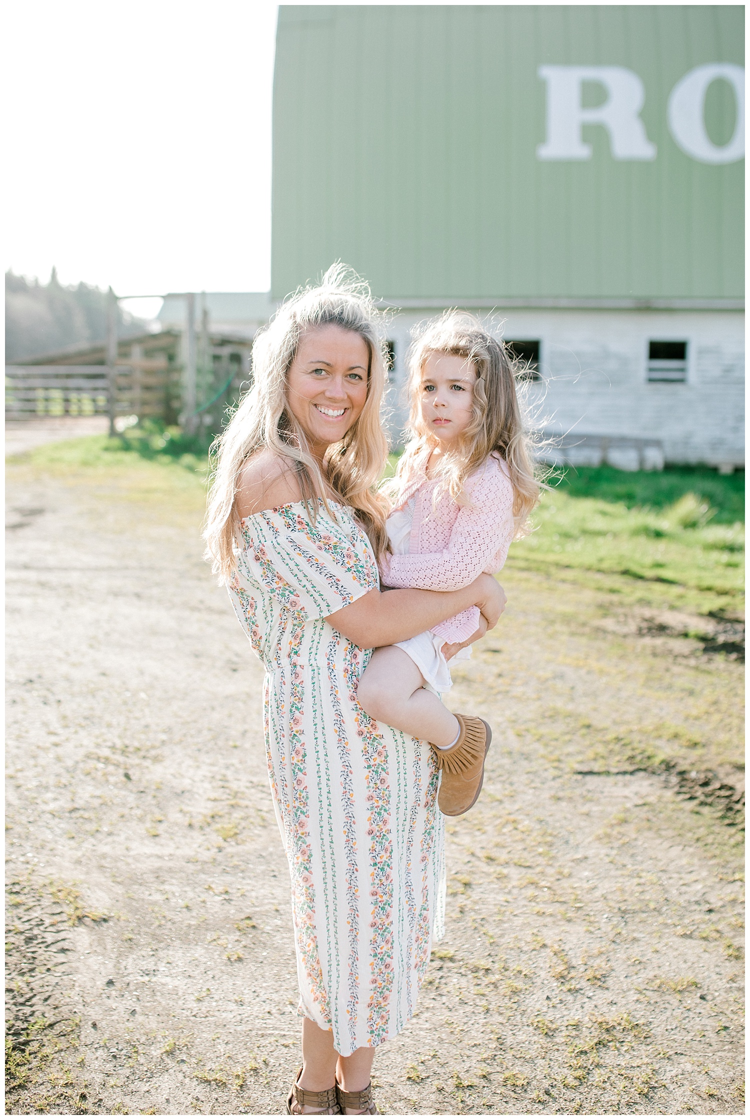 Emma Rose Company Seattle and Portland Wedding and Portrait Photographer | What to Wear for Family Pictures