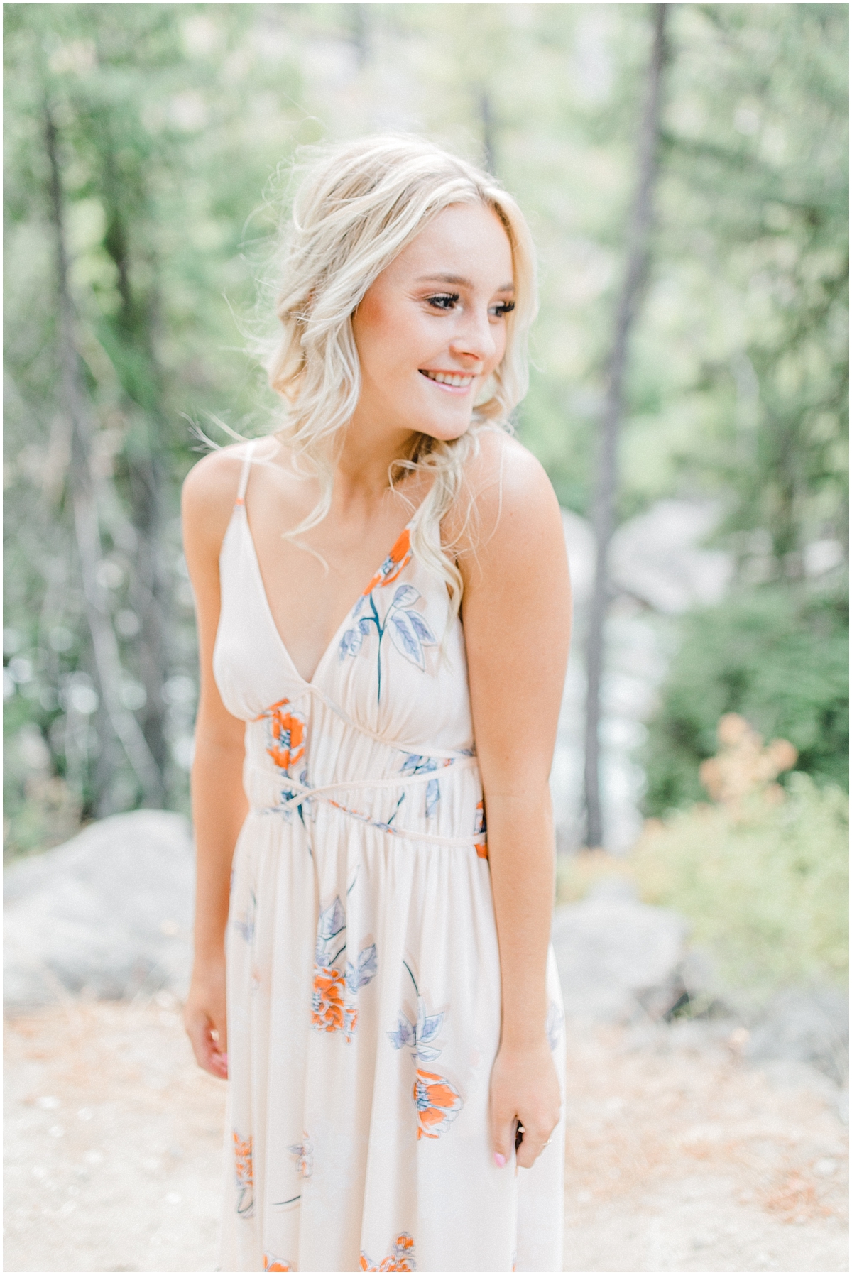 Emma Rose Company | Pacific Northwest Senior Portrait Photographer | Light and Airy Styled Senior Portraits | What to Wear to Senior Pictures | Kindred Presets | Seattle, Wenatchee and Portland Wedding and Portrait Photographer | Emma Rose1.jpg