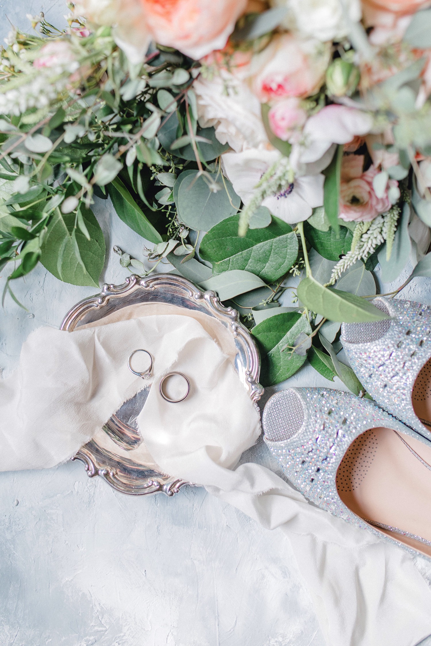 0000000000007_emmarosecompany_katiematt-2728_Photographer_PNW_House_Robinswood_Emma_Light_Company_Airy_Rose_and_Wedding_Seattle.jpg