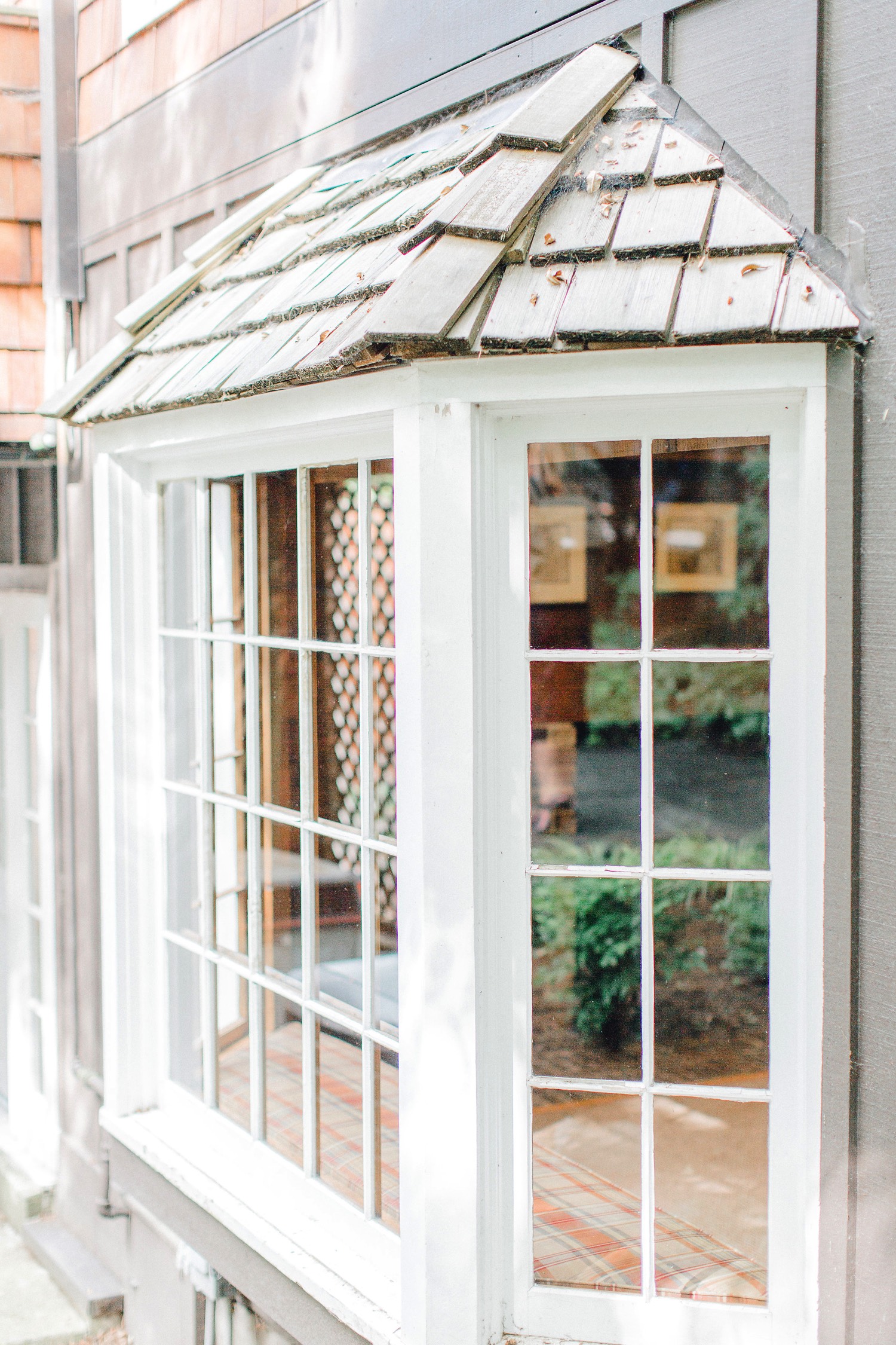 0000000000016_emmarosecompany_katiematt-9597_Photographer_PNW_House_Robinswood_Emma_Light_Company_Airy_Rose_and_Wedding_Seattle.jpg