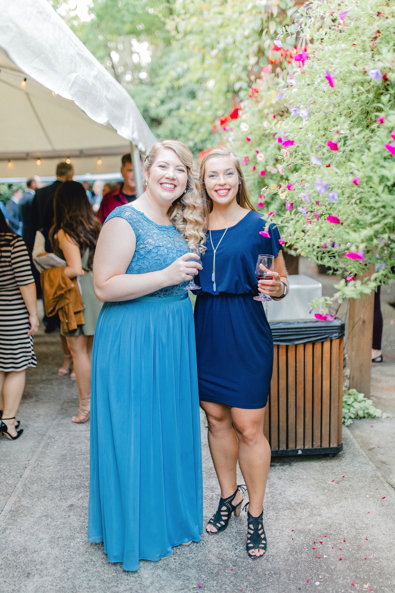 0000000000088_emmarosecompany_katiematt-4142_Photographer_PNW_House_Robinswood_Emma_Light_Company_Airy_Rose_and_Wedding_Seattle.jpg