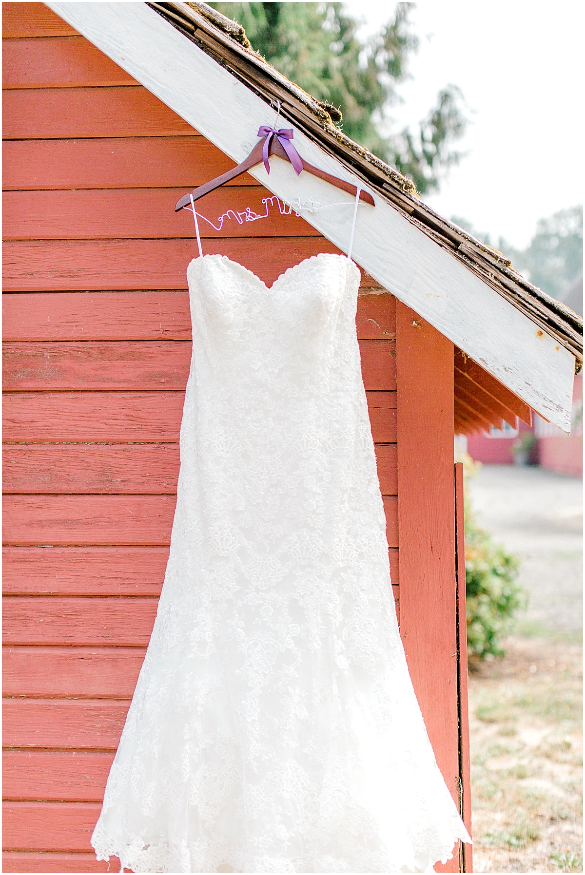 Sunflower themed wedding with purple accents, Emma Rose Company Seattle Wedding Photographer, Light and Airy photographer Kindred Presets Wedding Details PNW_0099.jpg