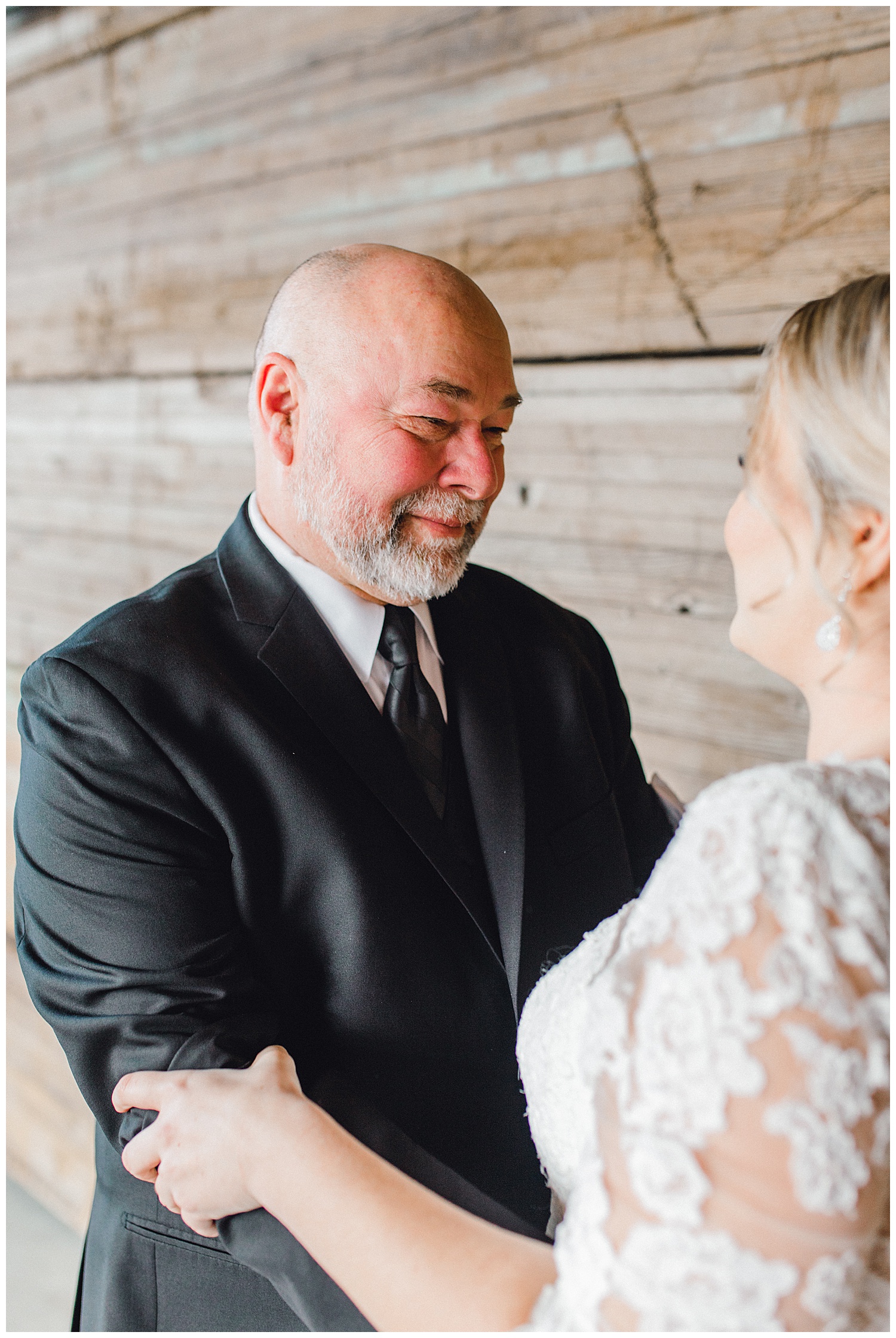 ERC-6910_A beautiful winter wedding in Snohomish, Washington at Thomas Family Farm was simply perfect.  This rustic and modern styled wedding was dripping with romance and photographed by Emma Rose Company, a pacific northwest wedding photographer..jpg