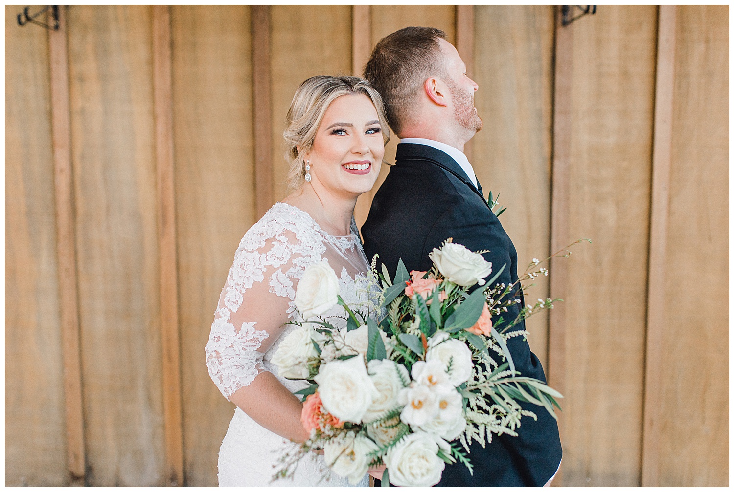 ERC-7059_A beautiful winter wedding in Snohomish, Washington at Thomas Family Farm was simply perfect.  This rustic and modern styled wedding was dripping with romance and photographed by Emma Rose Company, a pacific northwest wedding photographer..jpg