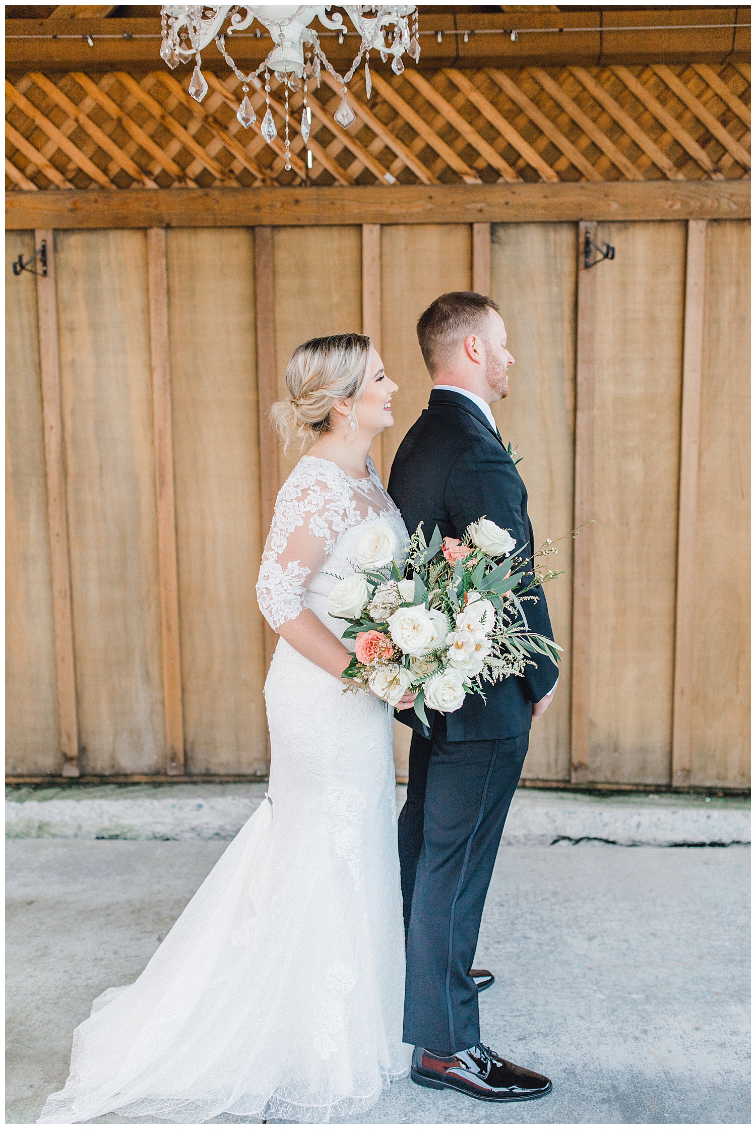 ERC-7065_A beautiful winter wedding in Snohomish, Washington at Thomas Family Farm was simply perfect.  This rustic and modern styled wedding was dripping with romance and photographed by Emma Rose Company, a pacific northwest wedding photographer..jpg
