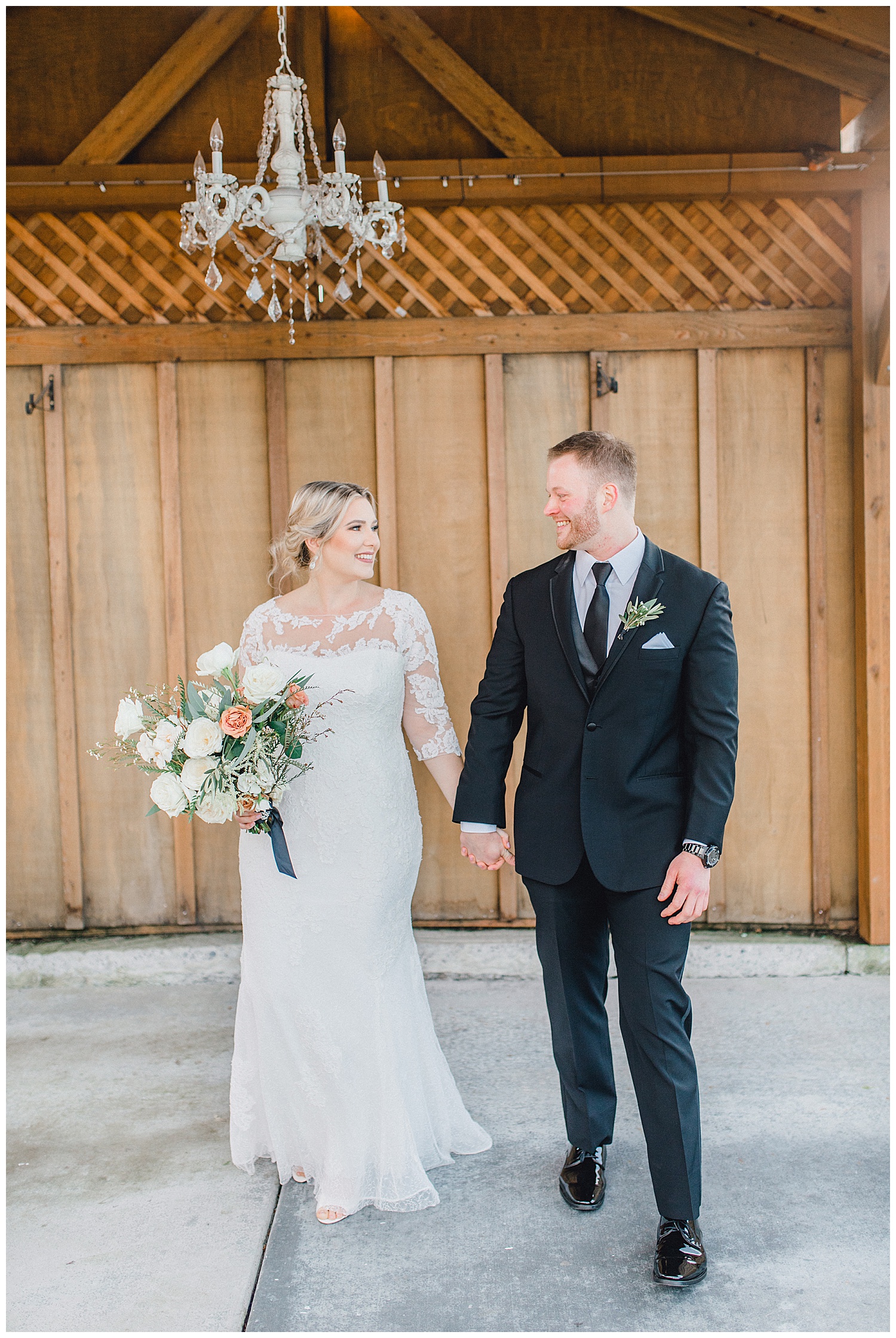 ERC-7132_A beautiful winter wedding in Snohomish, Washington at Thomas Family Farm was simply perfect.  This rustic and modern styled wedding was dripping with romance and photographed by Emma Rose Company, a pacific northwest wedding photographer..jpg