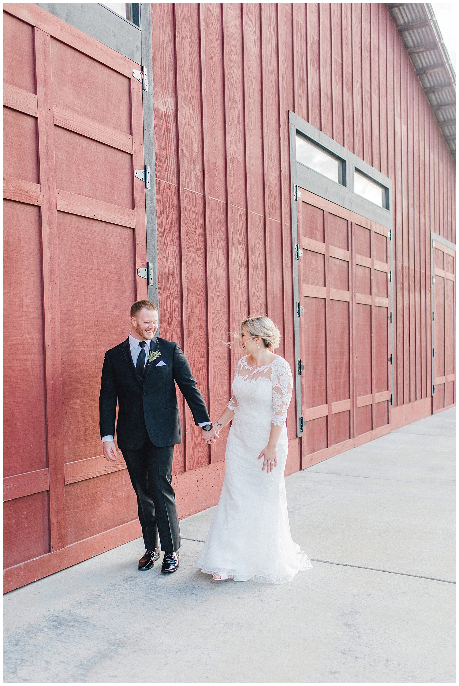 ERC-7252_A beautiful winter wedding in Snohomish, Washington at Thomas Family Farm was simply perfect.  This rustic and modern styled wedding was dripping with romance and photographed by Emma Rose Company, a pacific northwest wedding photographer..jpg