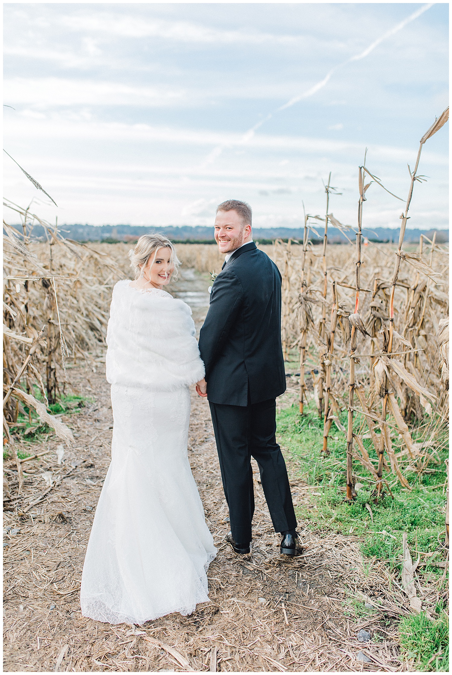 ERC-7452_A beautiful winter wedding in Snohomish, Washington at Thomas Family Farm was simply perfect.  This rustic and modern styled wedding was dripping with romance and photographed by Emma Rose Company, a pacific northwest wedding photographer..jpg