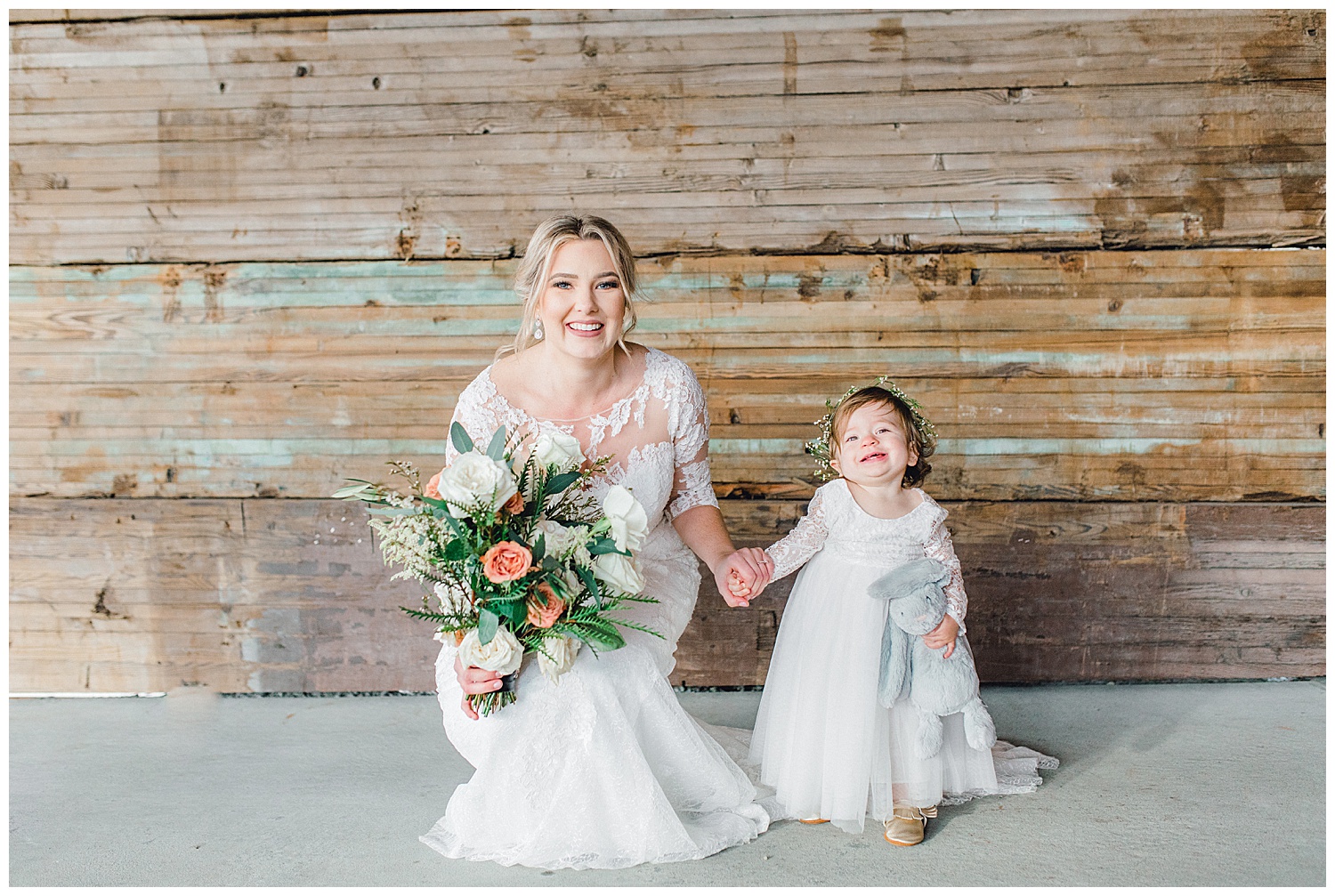 ERC-8116_A beautiful winter wedding in Snohomish, Washington at Thomas Family Farm was simply perfect.  This rustic and modern styled wedding was dripping with romance and photographed by Emma Rose Company, a pacific northwest wedding photographer..jpg
