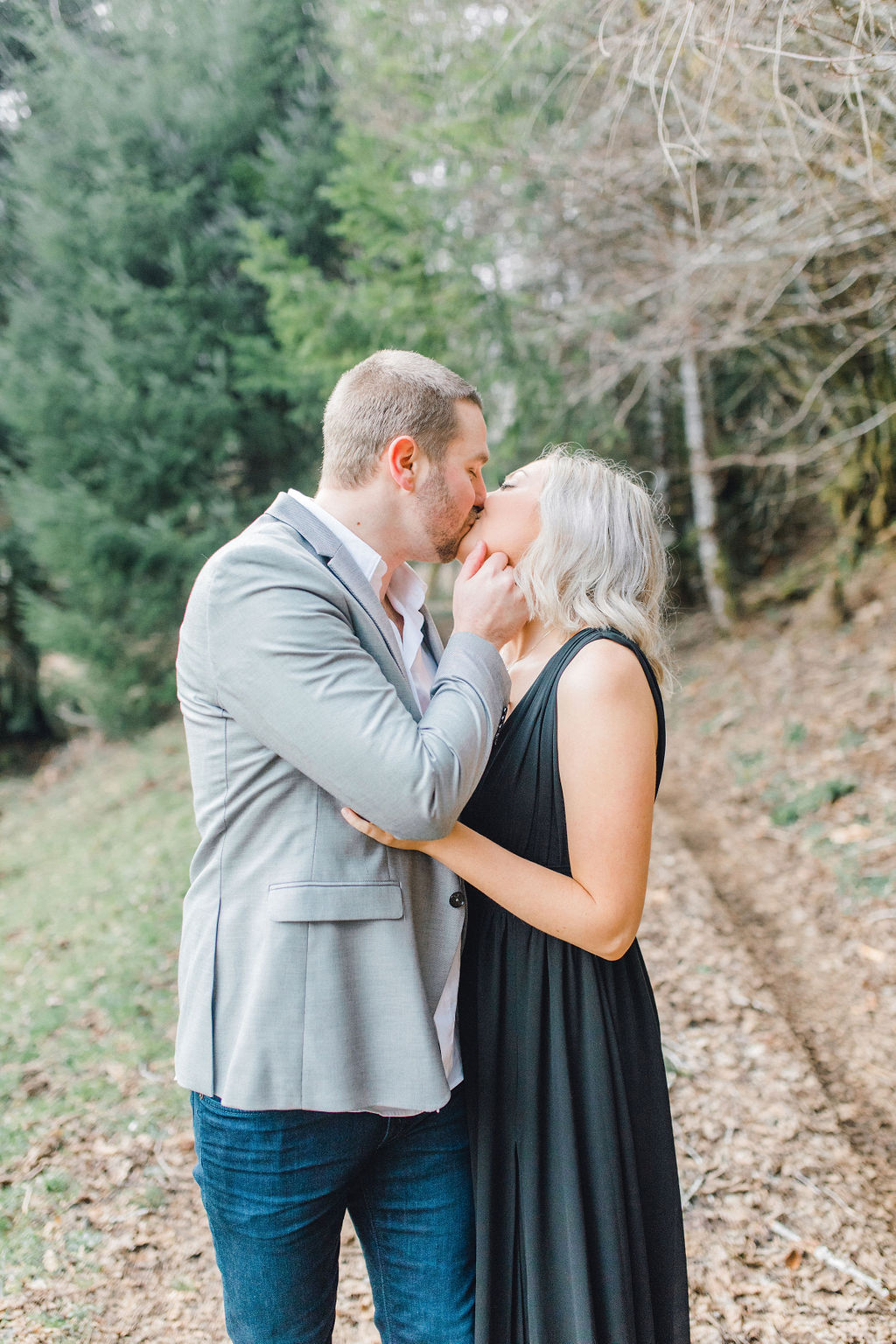 Kalle and Sterling's engagement session in the PNW on Rose Ranch with me here at Emma Rose Company was gorgeous and if you're looking for engagement session inspiration, look no further!