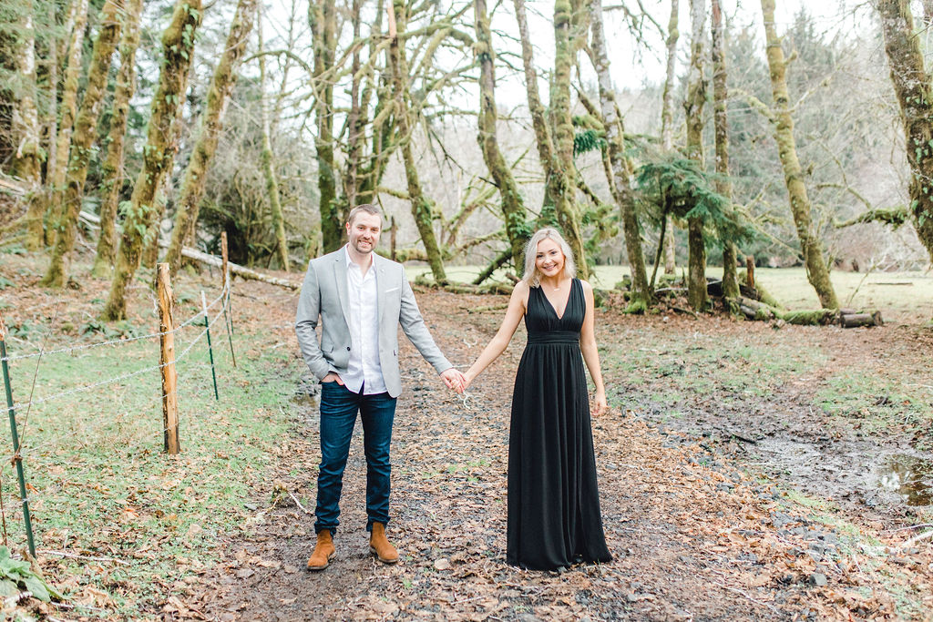 Kalle and Sterling's engagement session in the PNW on Rose Ranch with me here at Emma Rose Company was gorgeous and if you're looking for engagement session inspiration, look no further!