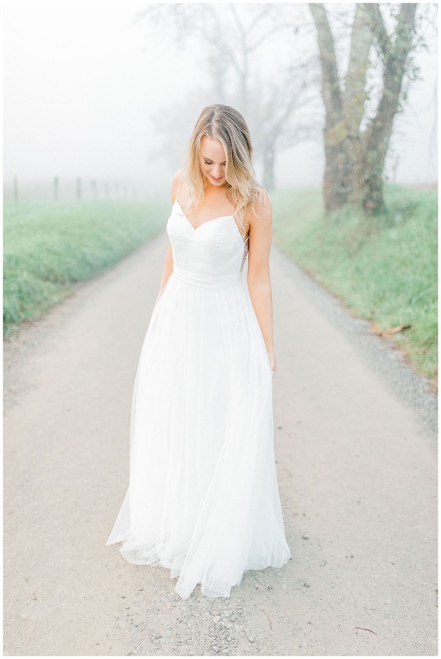 Emma Rose Company recently got to travel all the way to Nashville to photograph the most beautiful post-wedding bride and groom portraits in the Great Smoky Mountains with a gorgeous couple! Nashville wedding inspiration at it's finest._0000.jpg